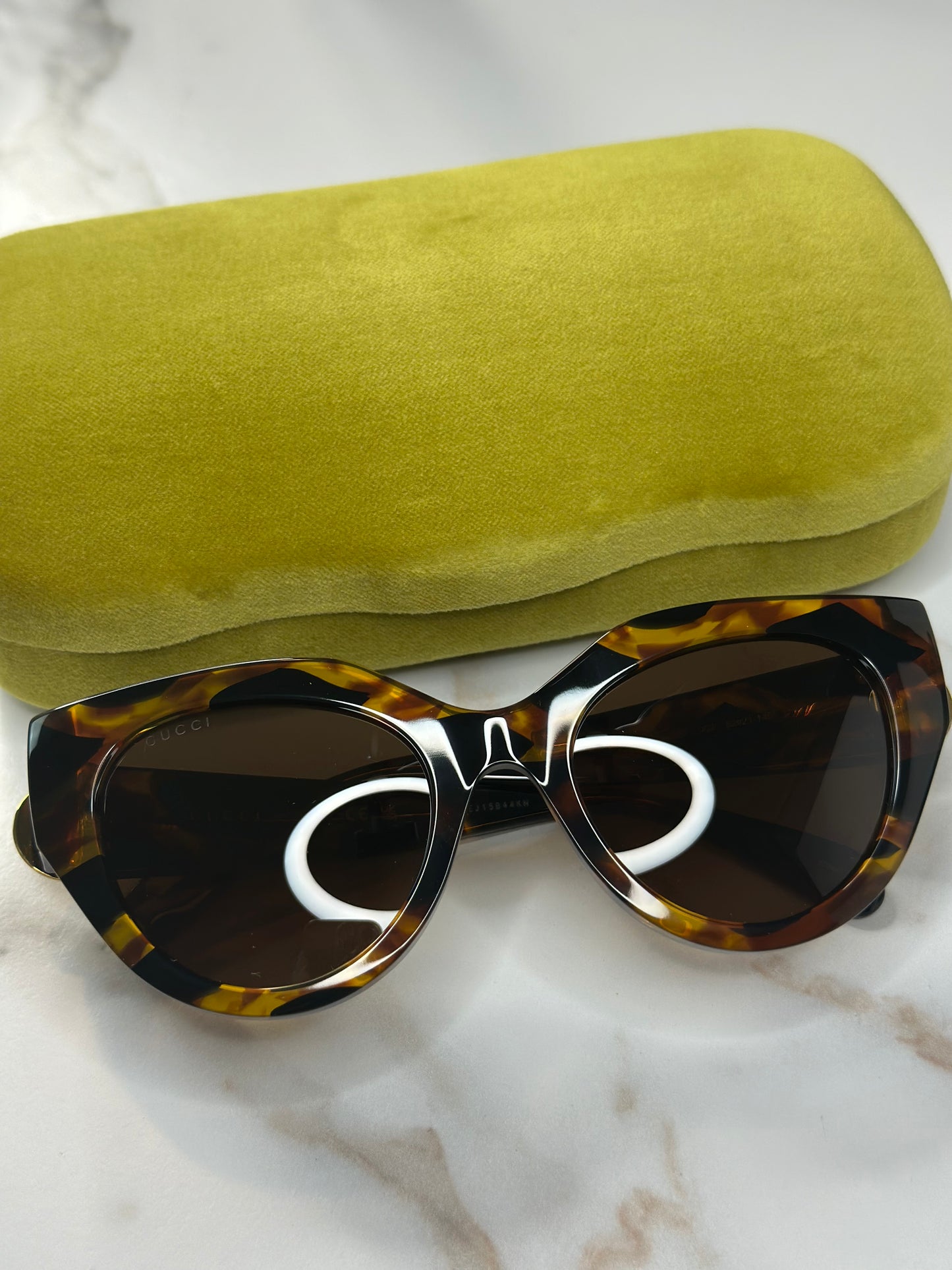 Pre-owned Gucci Havana Marmont logo sunglasses