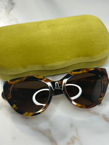 Pre-owned Gucci Havana Marmont logo sunglasses
