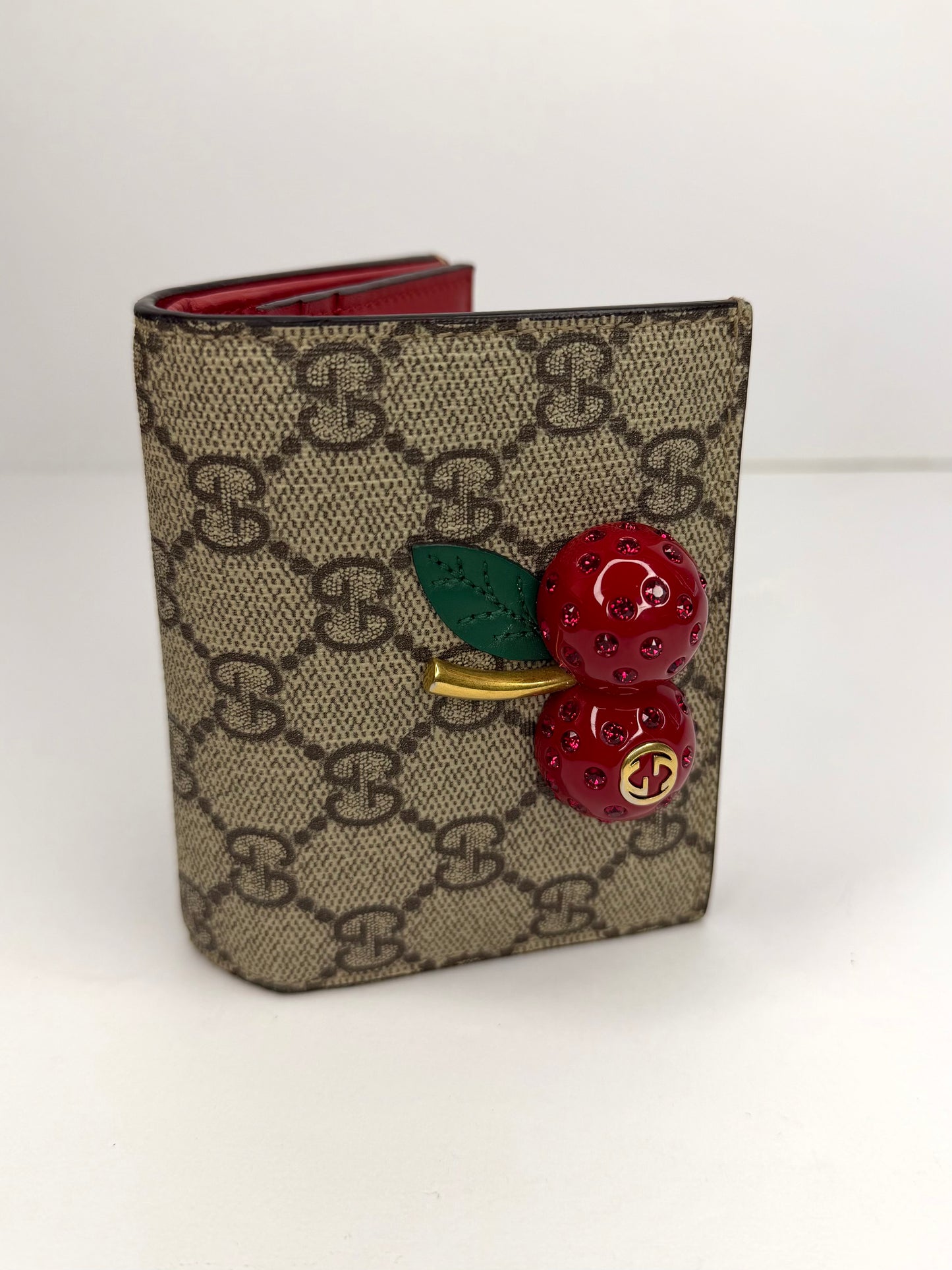 Pre-owned Gucci supreme canvas cherry compact wallet