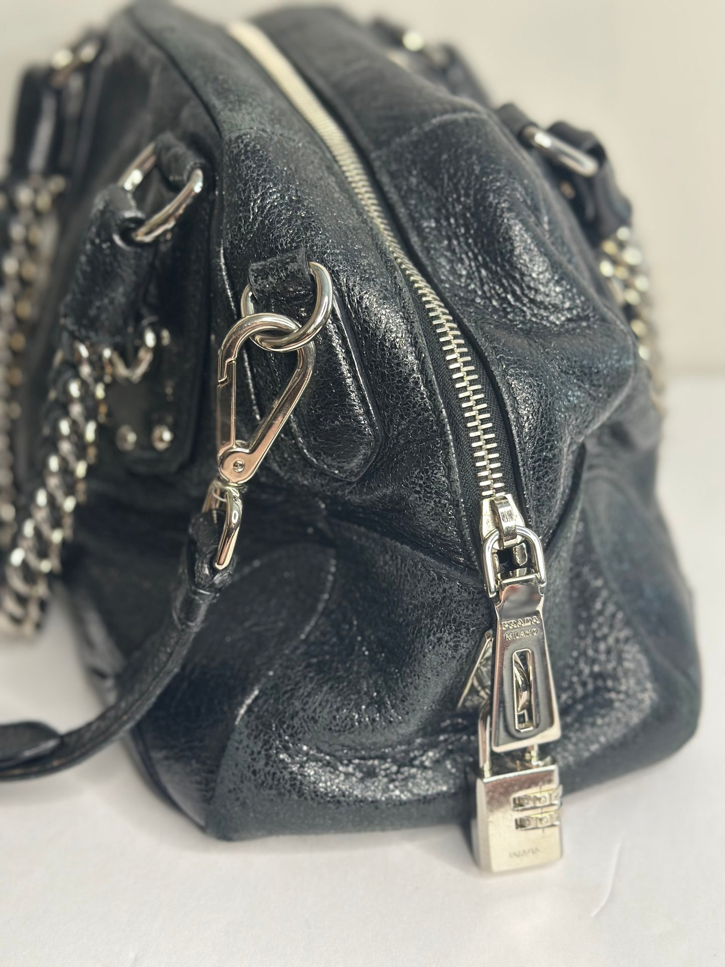 Pre-owned Prada Cervo Lux leather chain shoulder bag with a pebbled texture and silver-tone