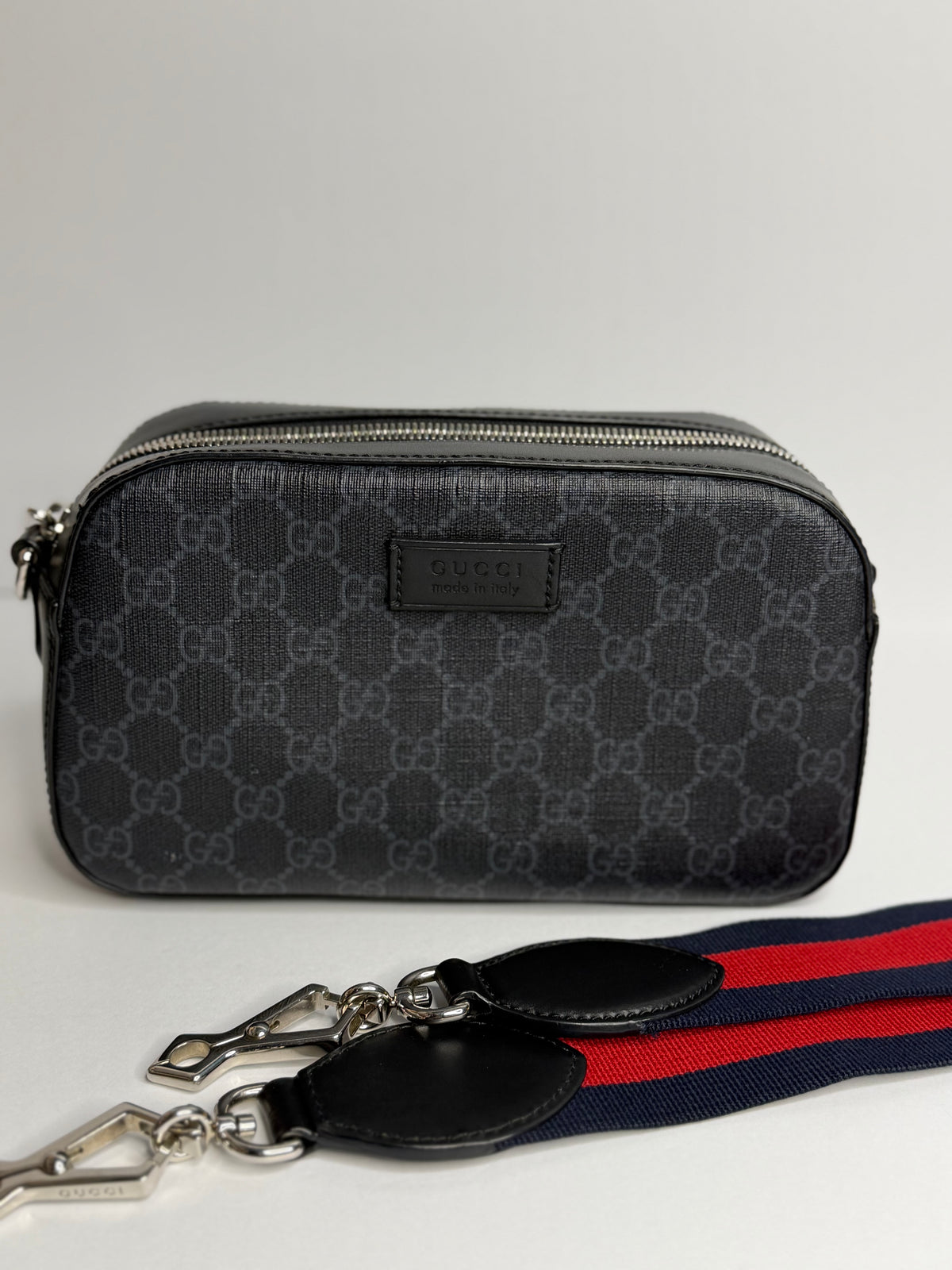 Pre-owned Gucci GG supreme canvas camera bag