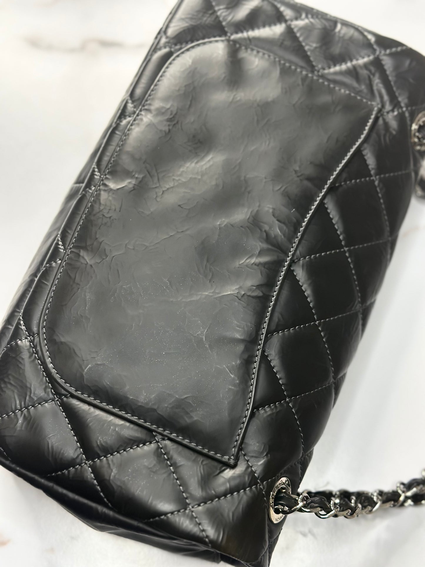 Pre-owned Chanel CC waxed calfskin leather rock and chain collection shoulder bag