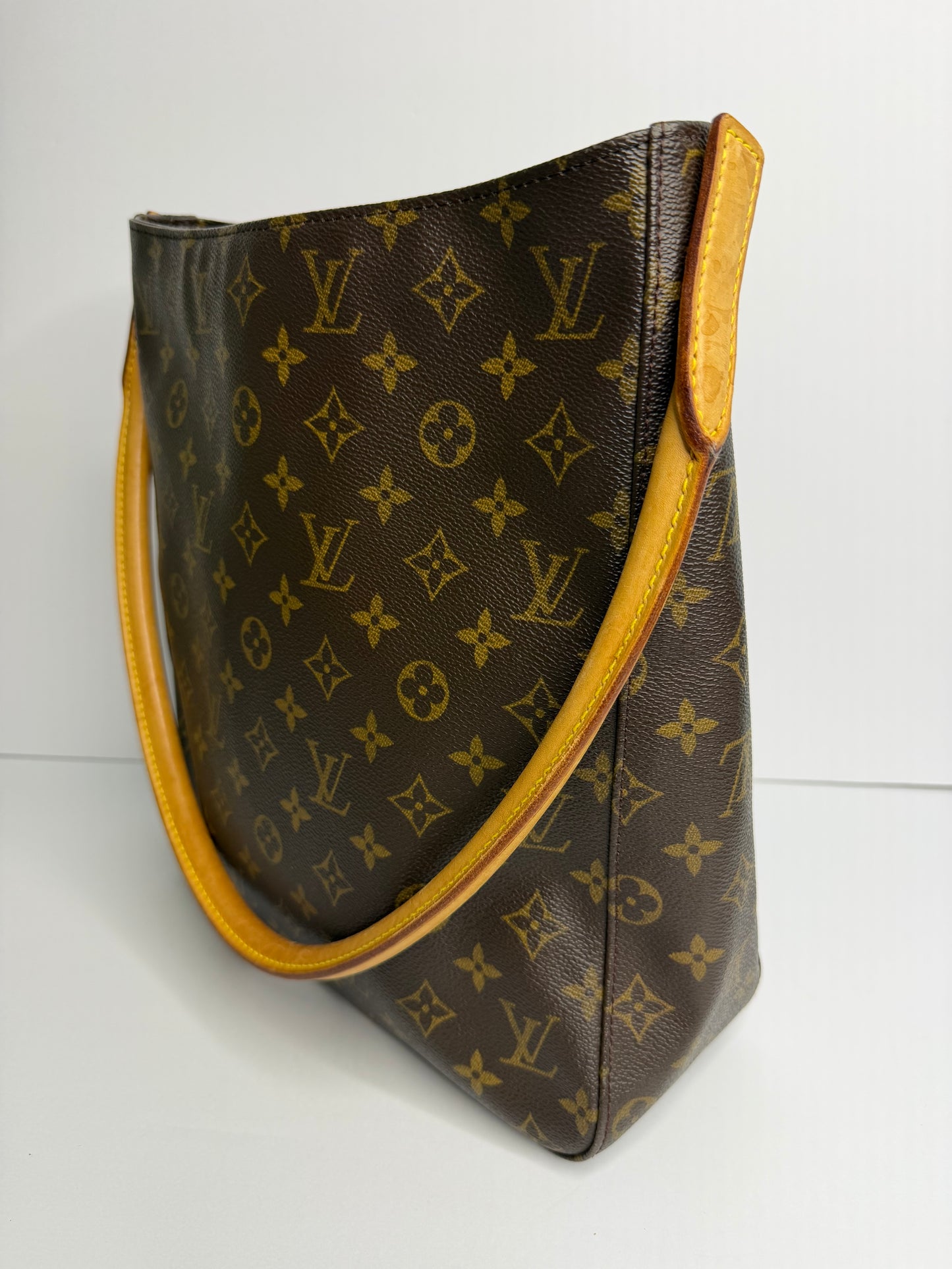 Pre-owned Louis Vuitton monogram canvas looping GM shoulder bag