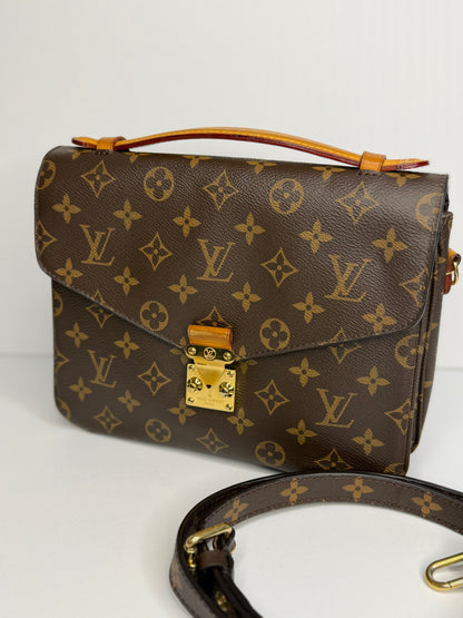 Pre-owned Louis Vuitton monogram canvas Pochette metis Crossbody