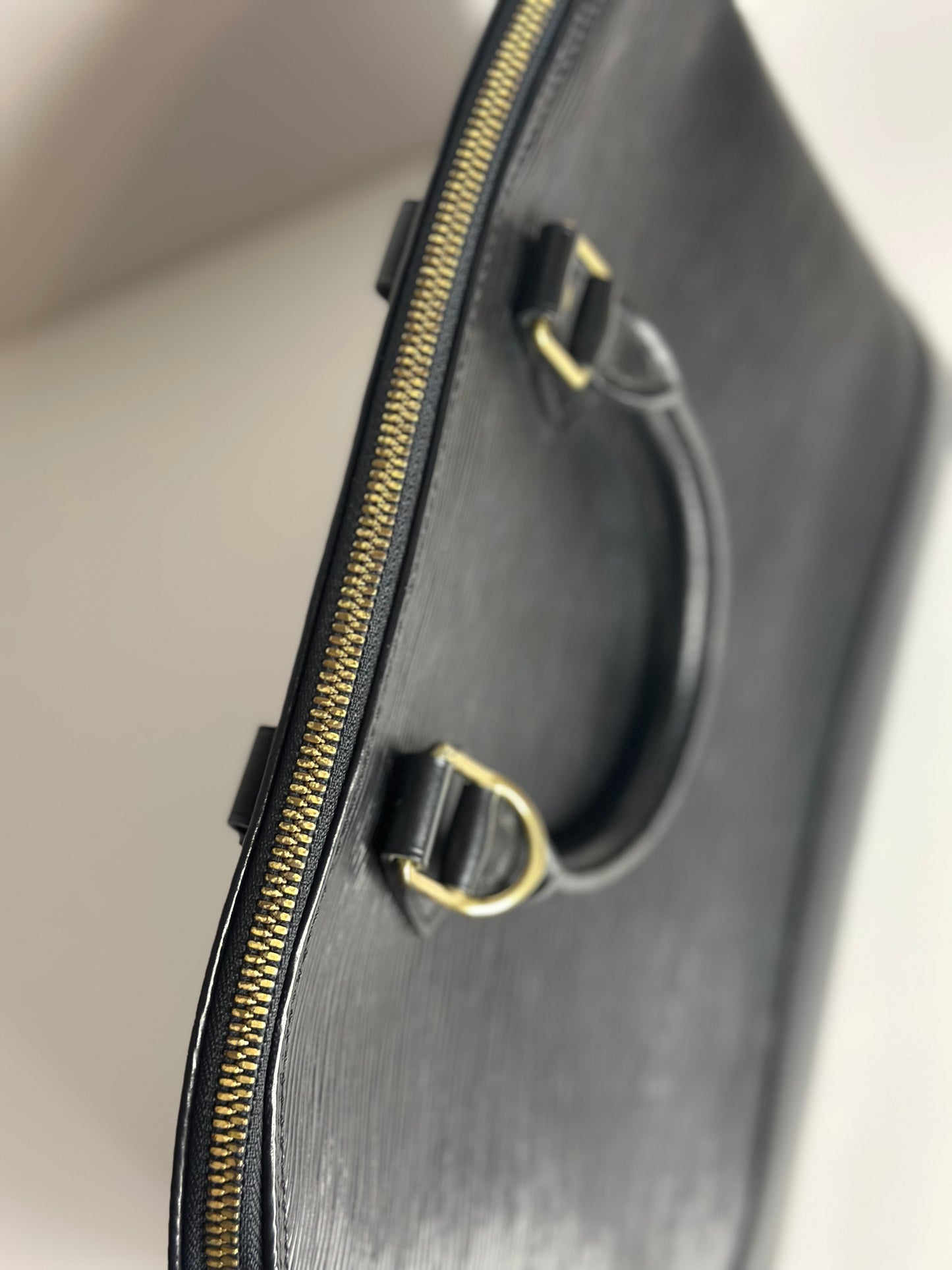 Pre-owned Louis Vuitton Black Epi Alma PM tote
