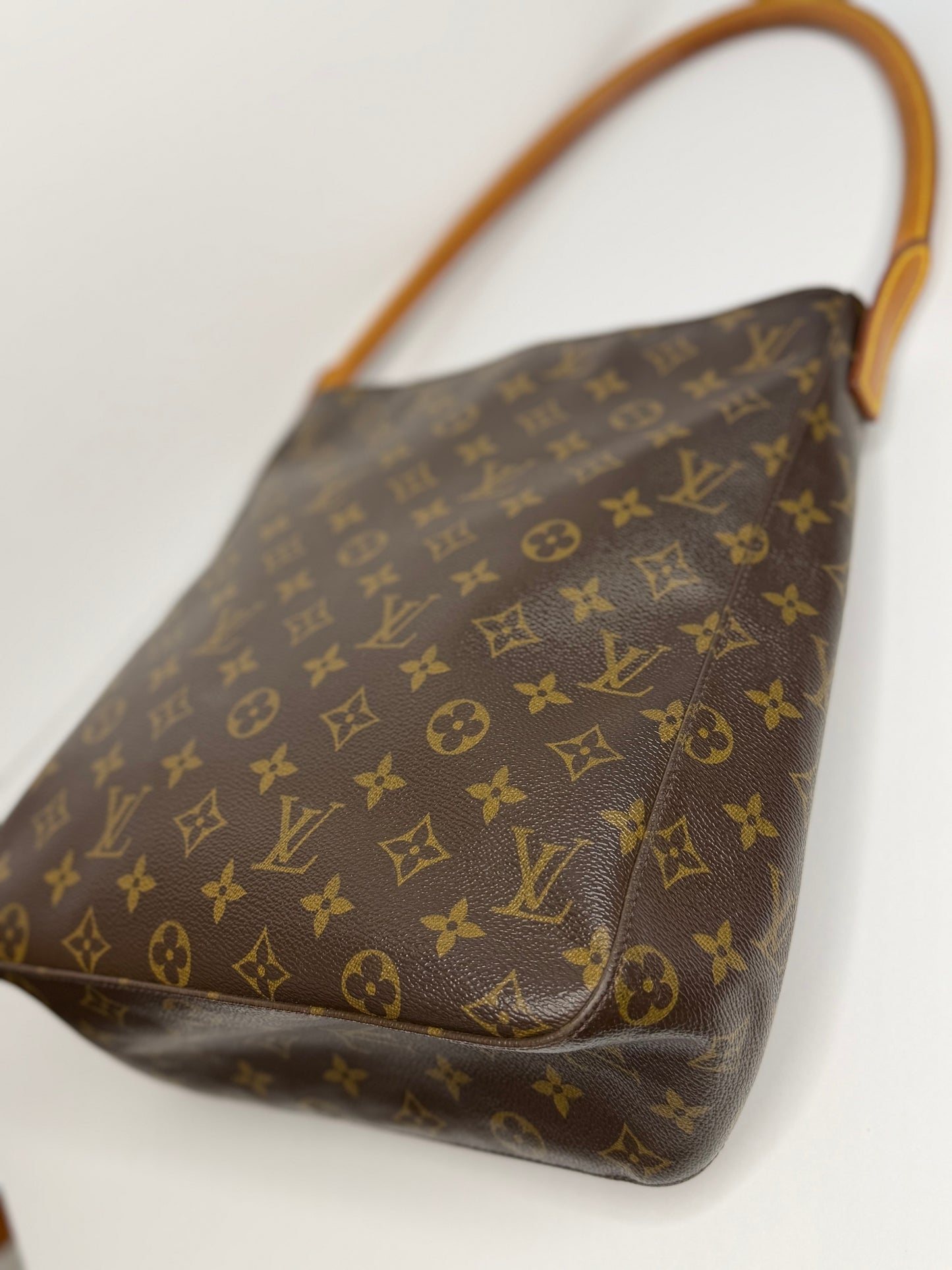 Pre-owned Louis Vuitton monogram, canvas looping GM shoulder bag