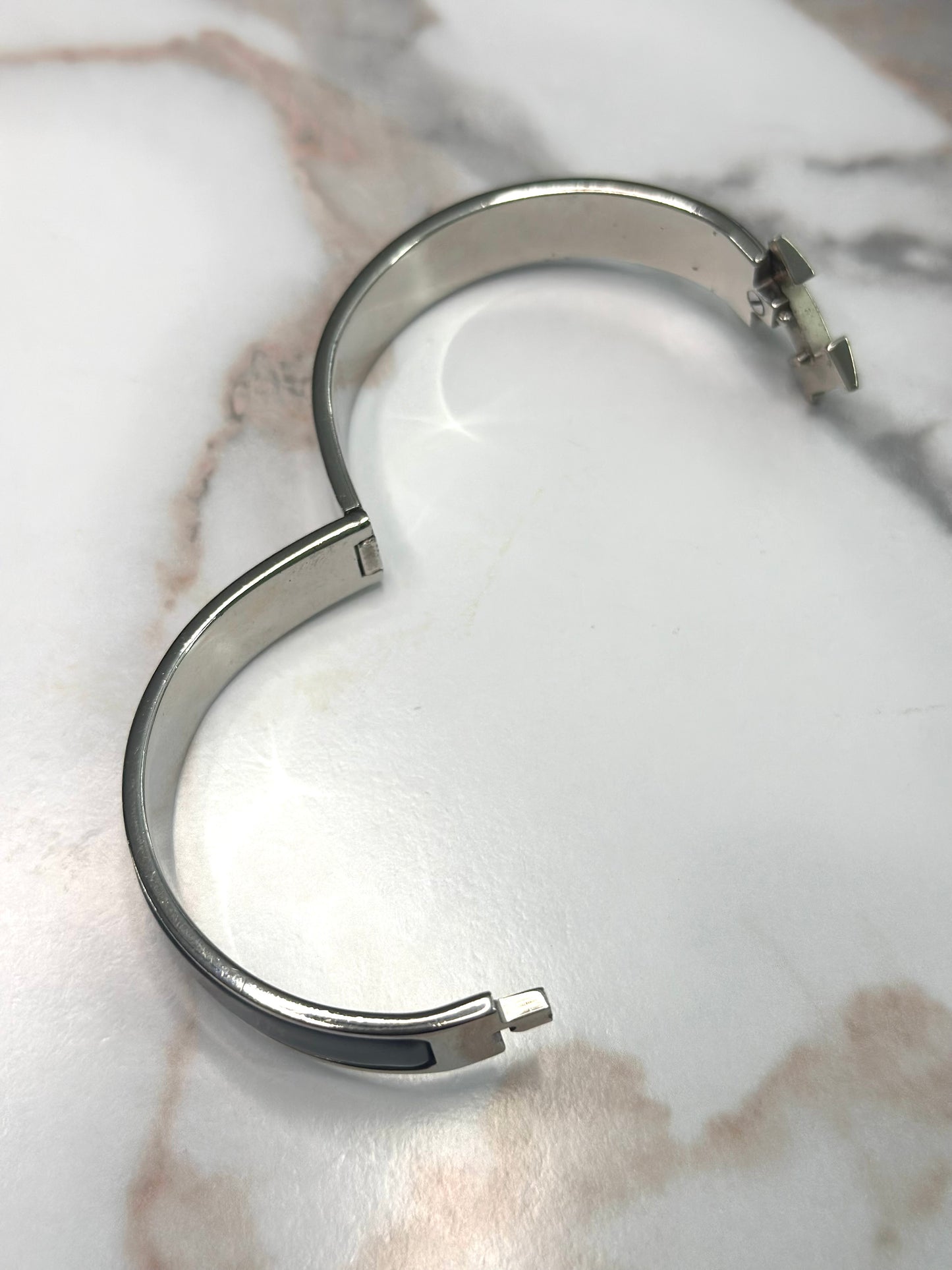 Pre-owned Hermes Clic H PM Black Enamel x palladium hardware bracelet