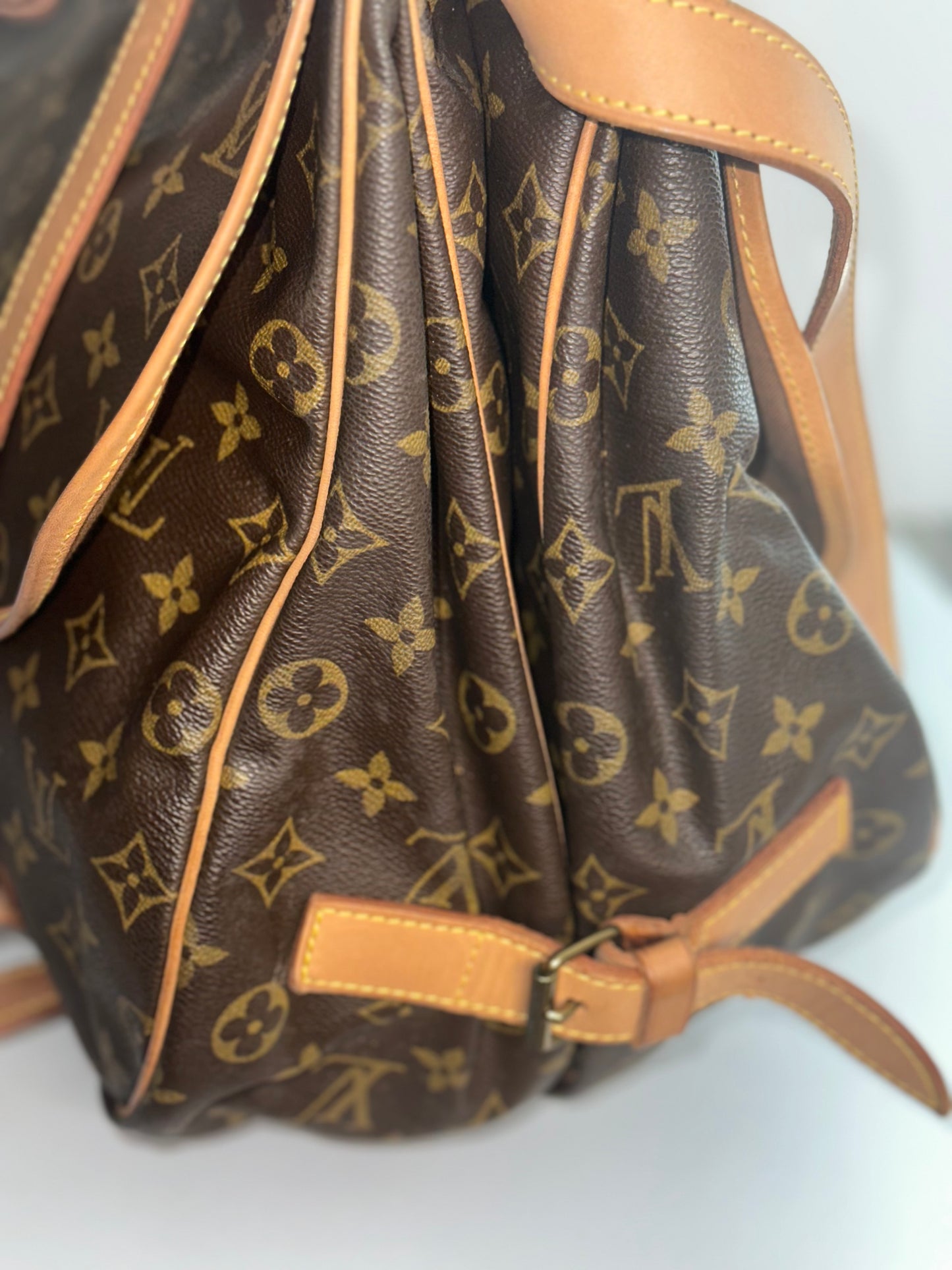 Pre-owned Louis Vuitton monogram canvas saumur 43 crossbody