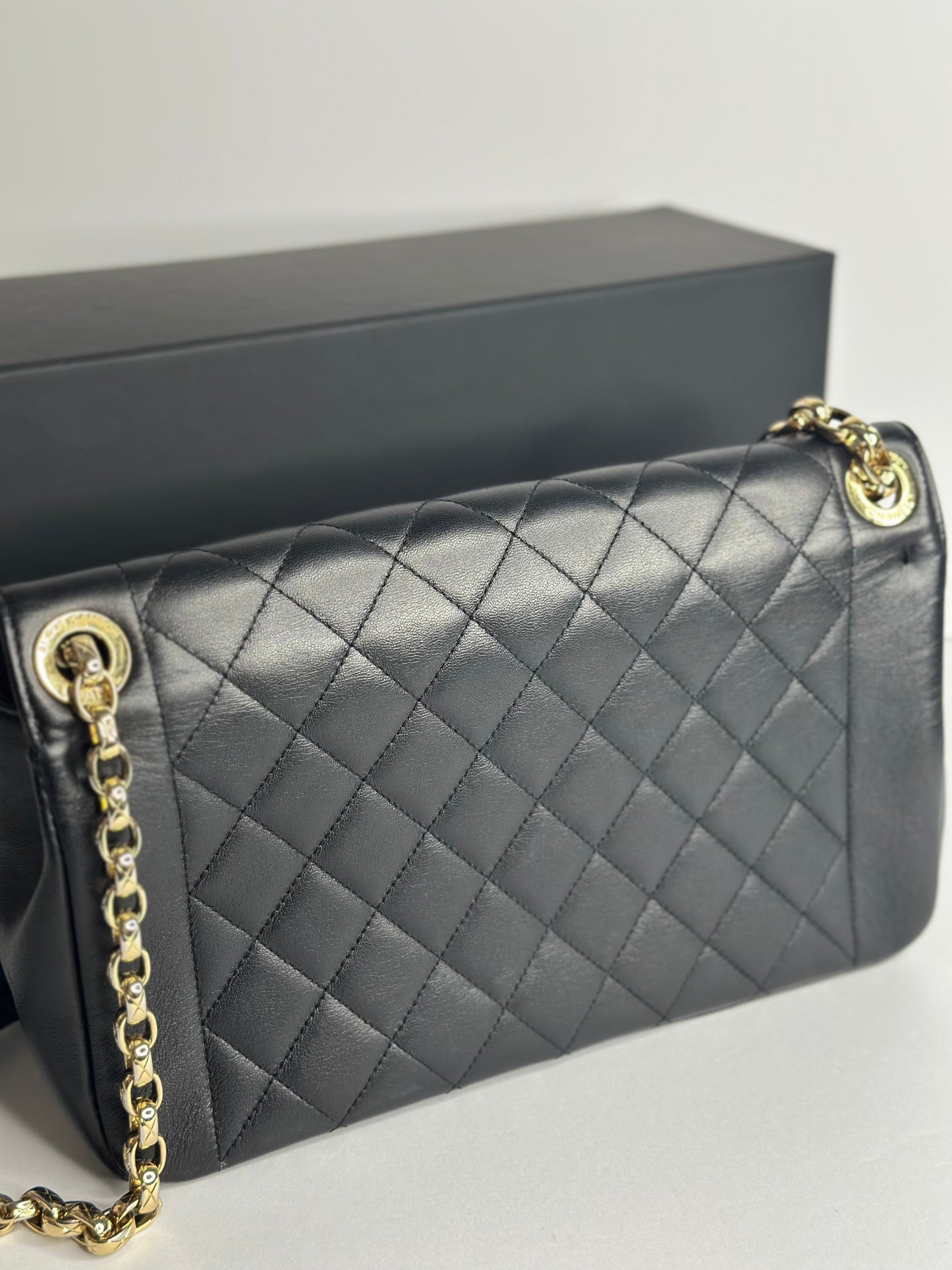 Pre-owned Chanel Lambskin Quilted Chic With Me Flap Black