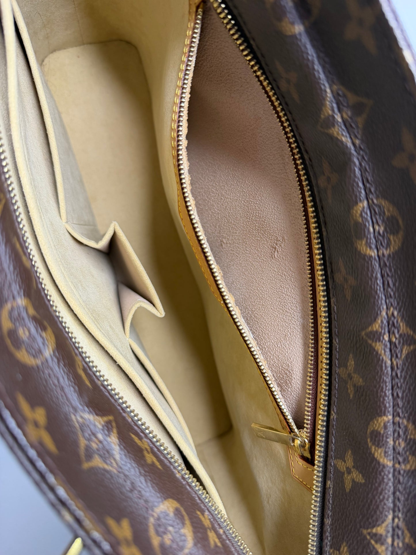Pre-owned Louis Vuitton monogram canvas luco shoulder tote