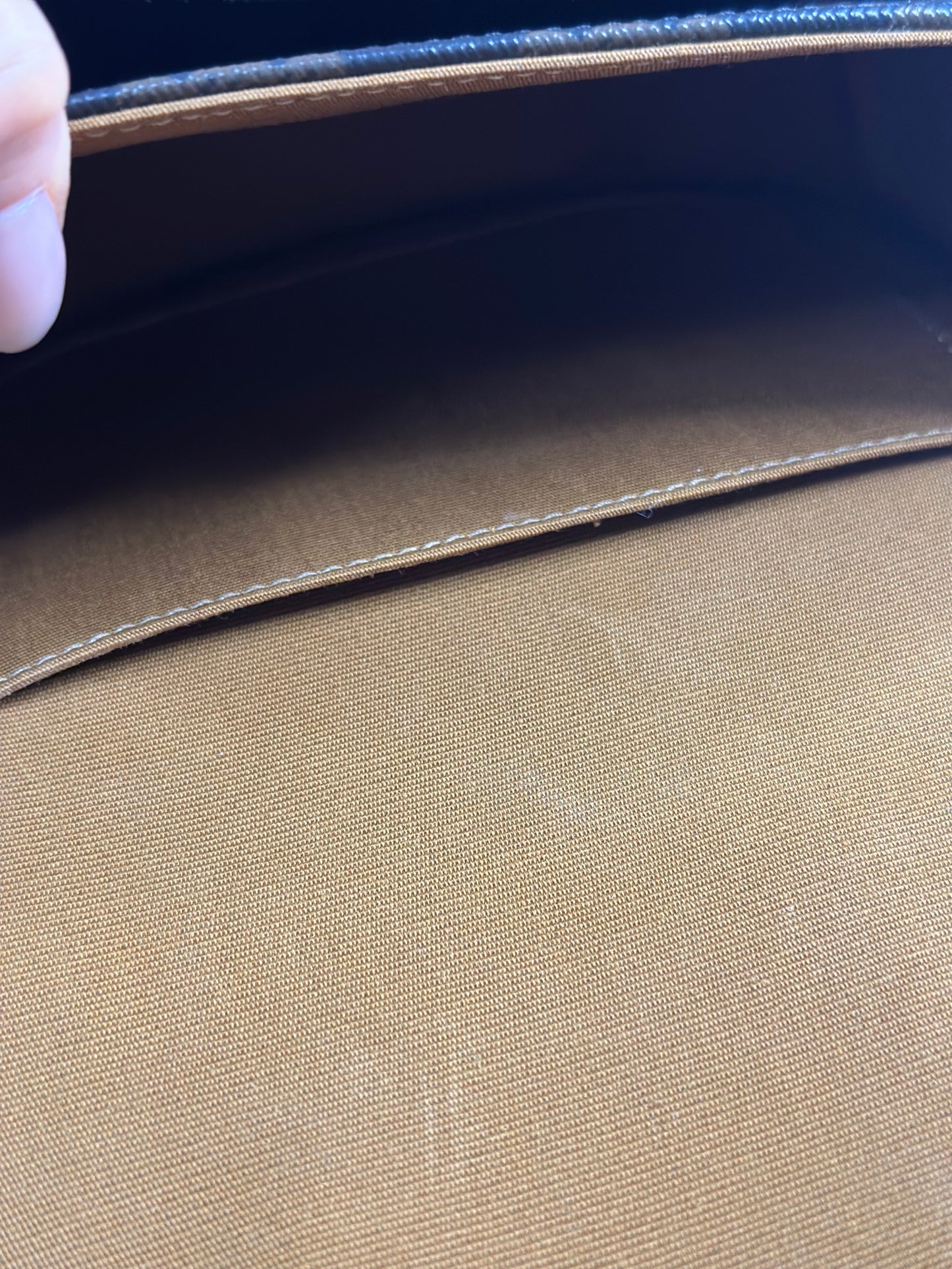 Pre-owned Celine FOLCO BAG IN TRIOMPHE CANVAS AND CALFSKIN
MEDIUM crossbody