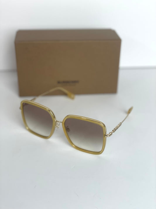 #40 Pre-owned Burberry opal beige sunglasses