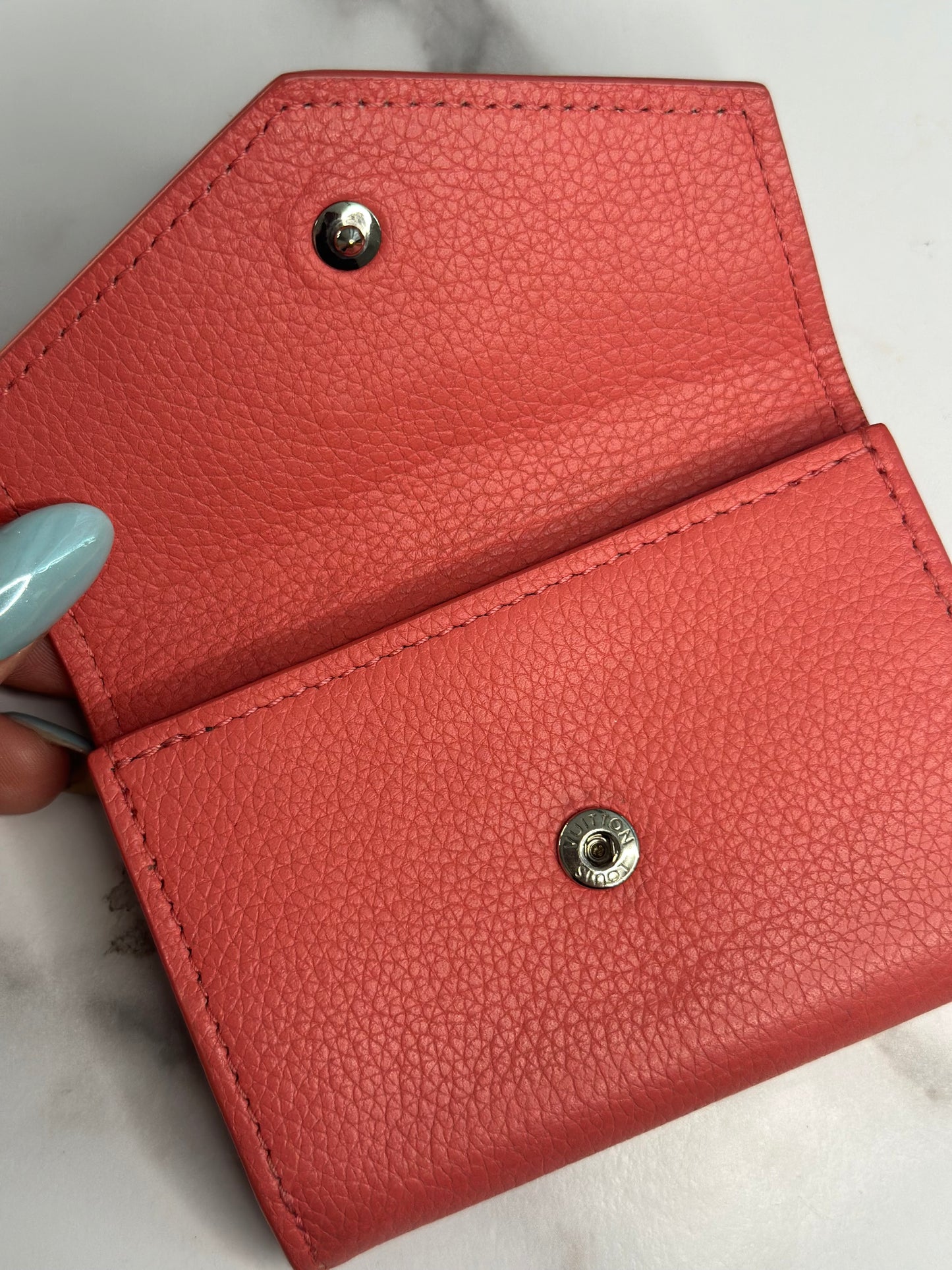 Pre-owned Louis Vuitton Coral leather lock me compact wallet