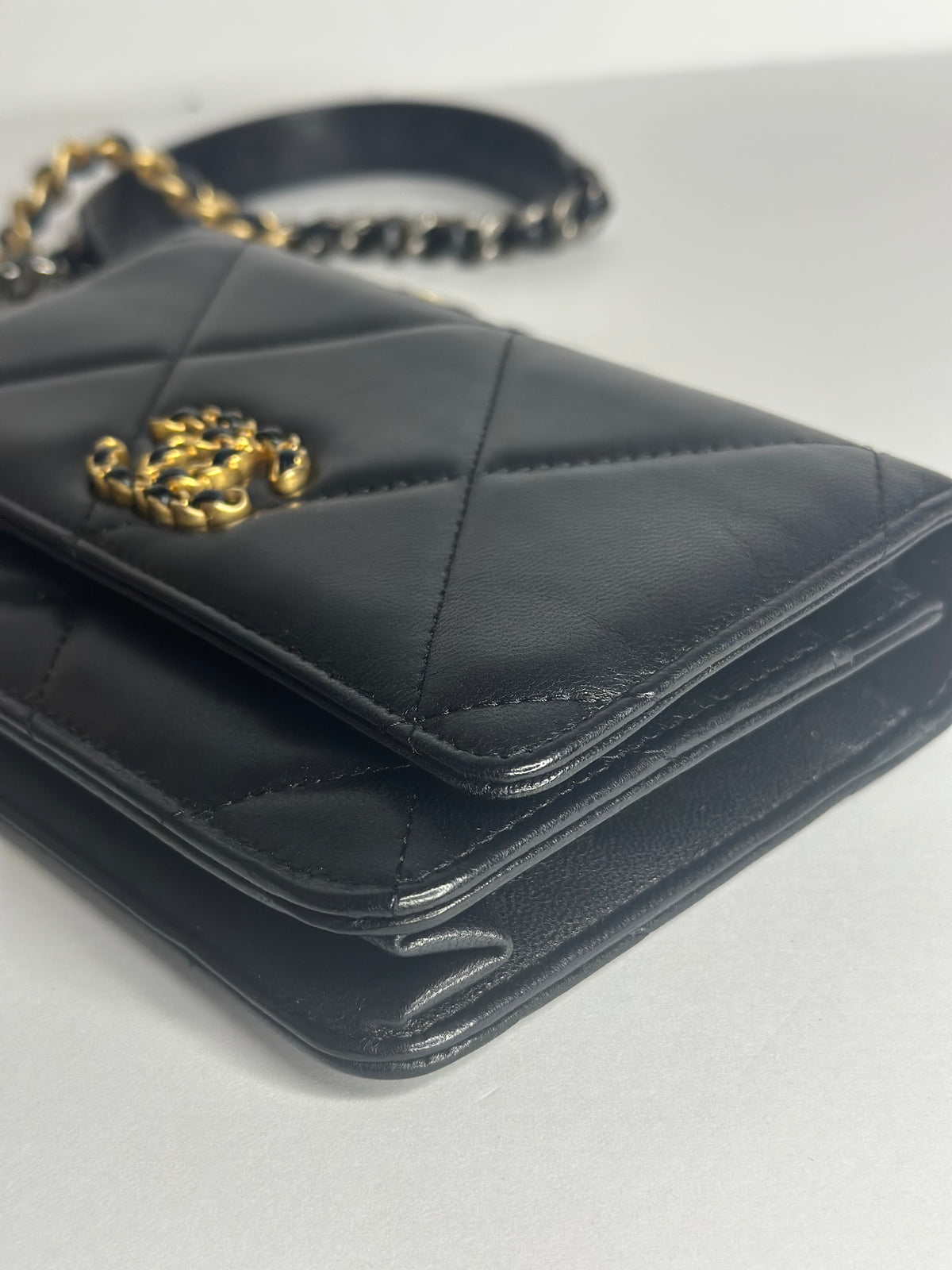 Pre-owned Chanel 19 quilted lambskin wallet on chain crossbody