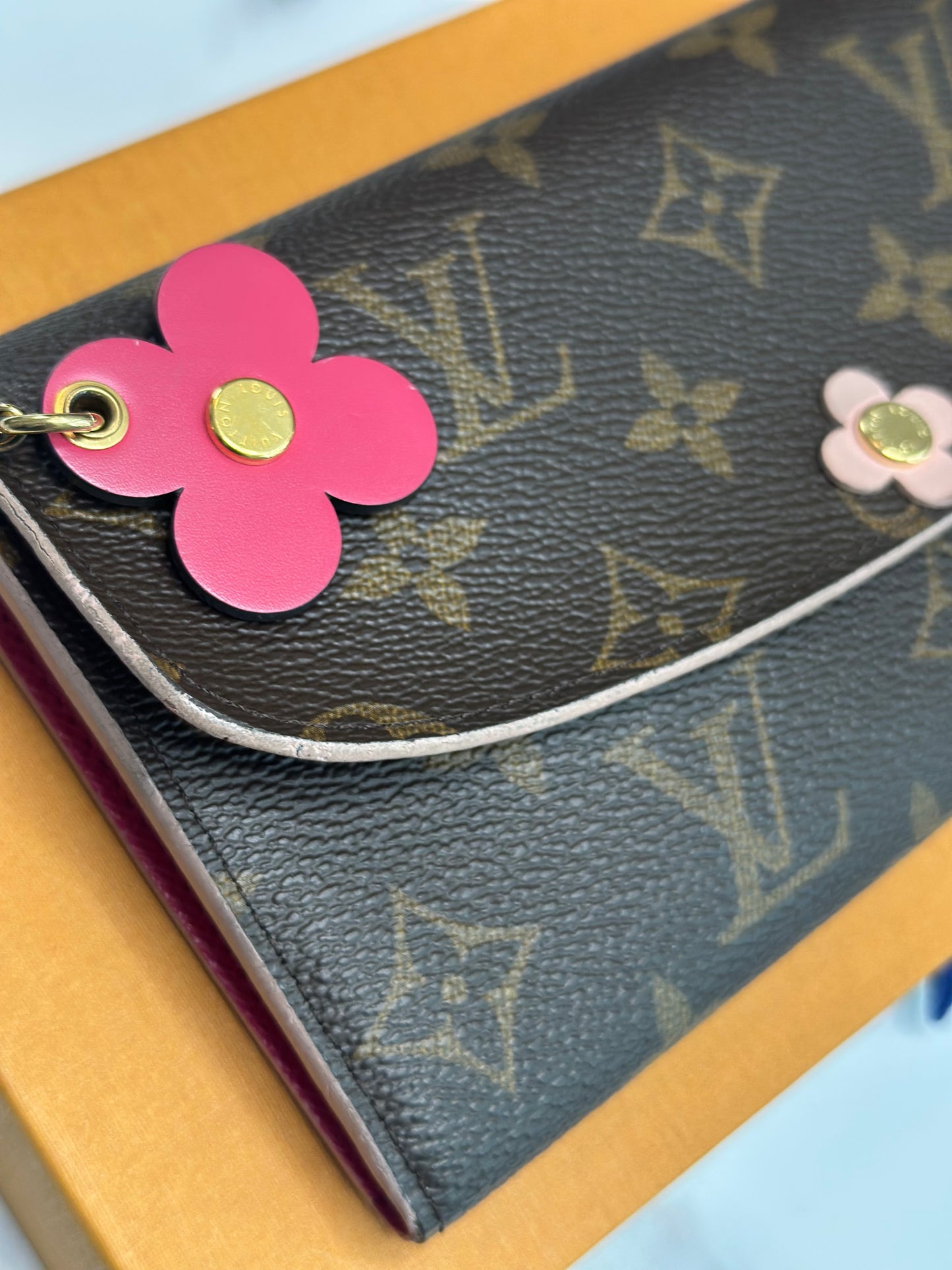 Pre-owned Louis Vuitton monogram canvas Bloom Flower Emilie Wallet