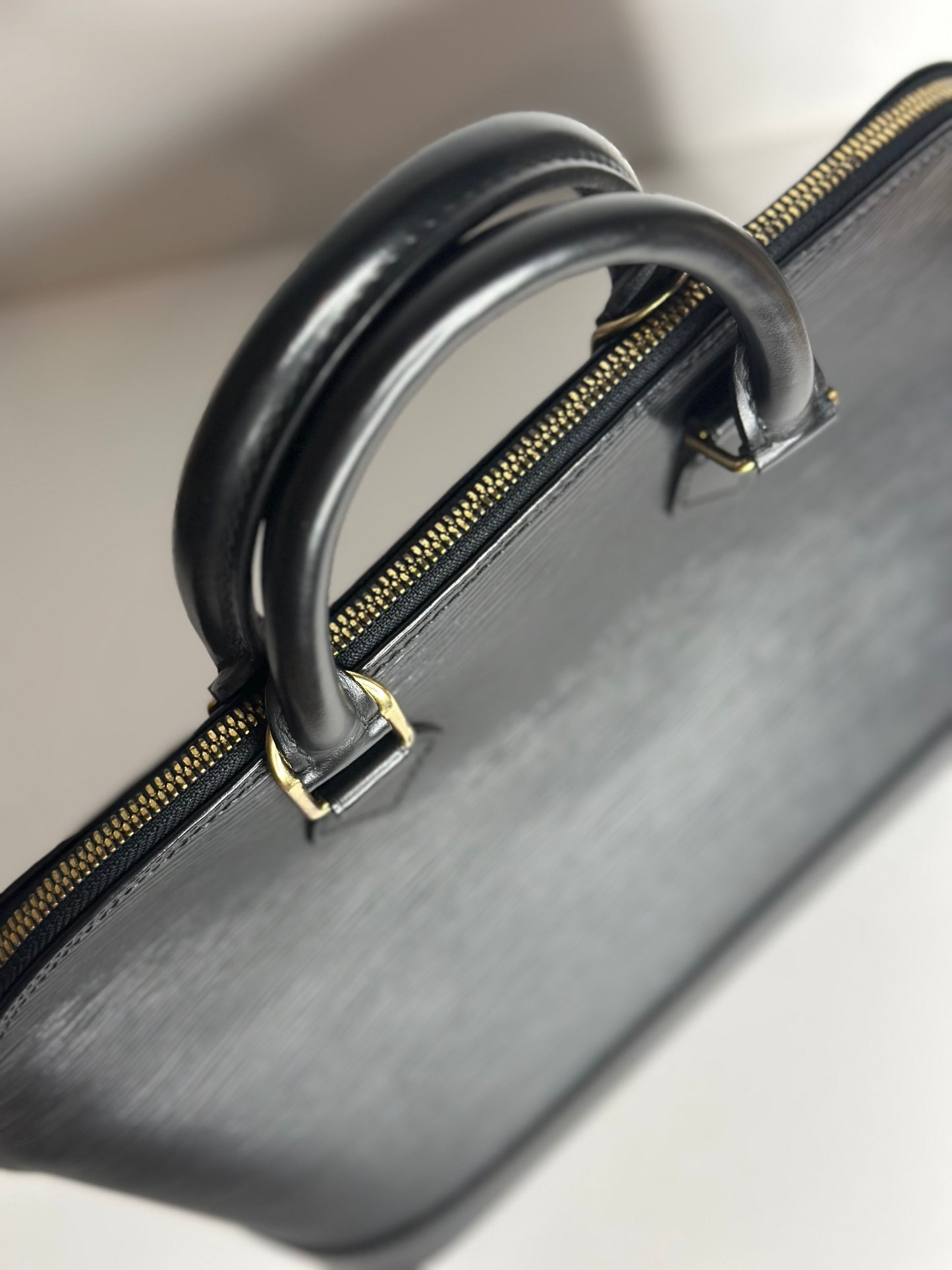 Pre-owned Louis Vuitton Black Epi Alma PM tote