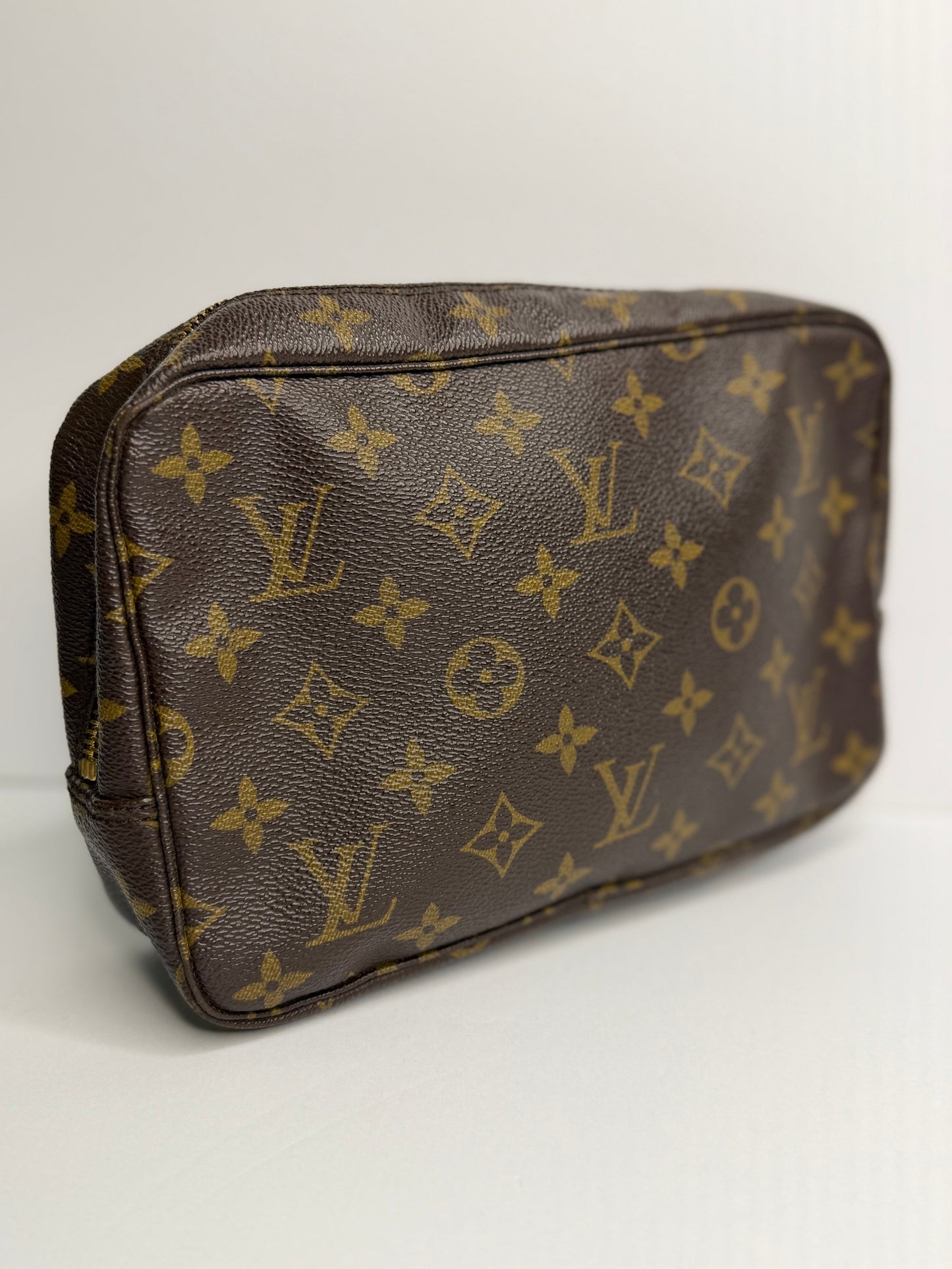 Pre-owned Louis Vuitton trousse 23 toiletry bag