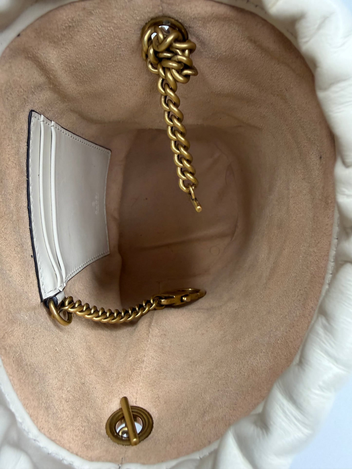 Pre-owned Gucci GG Marmont white matalasse leather mini bucket bag