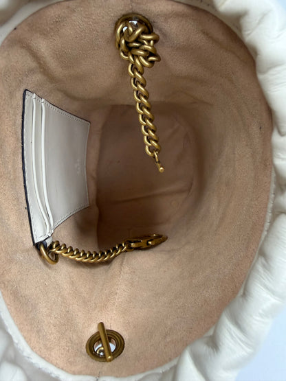Pre-owned Gucci GG Marmont white matalasse leather mini bucket bag