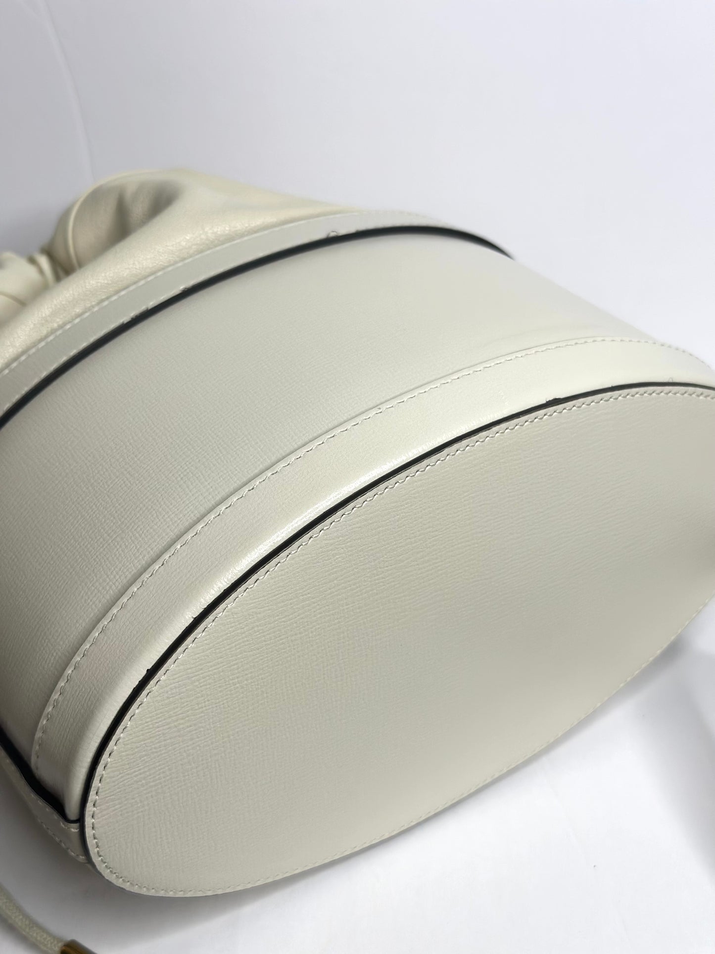 Pre-owned Gucci 1955 Horsebit white leather bucket bag