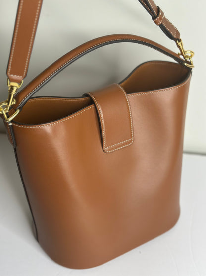 Pre-owned Celine Medium Bucket Louise bag in tan smooth calfskin leather