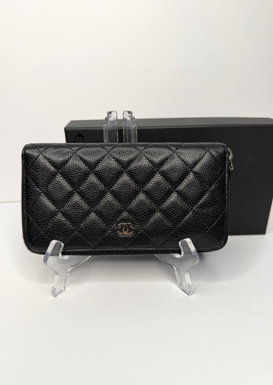Pre-owned Chanel CC black, quilted￼ caviar leather zippy wallet