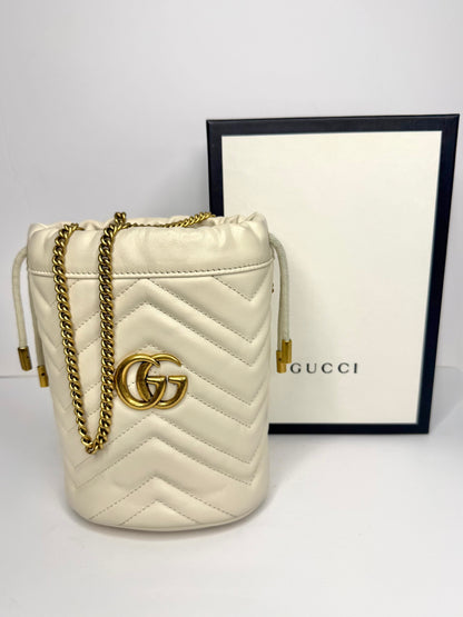 Pre-owned Gucci GG Marmont white matalasse leather mini bucket bag