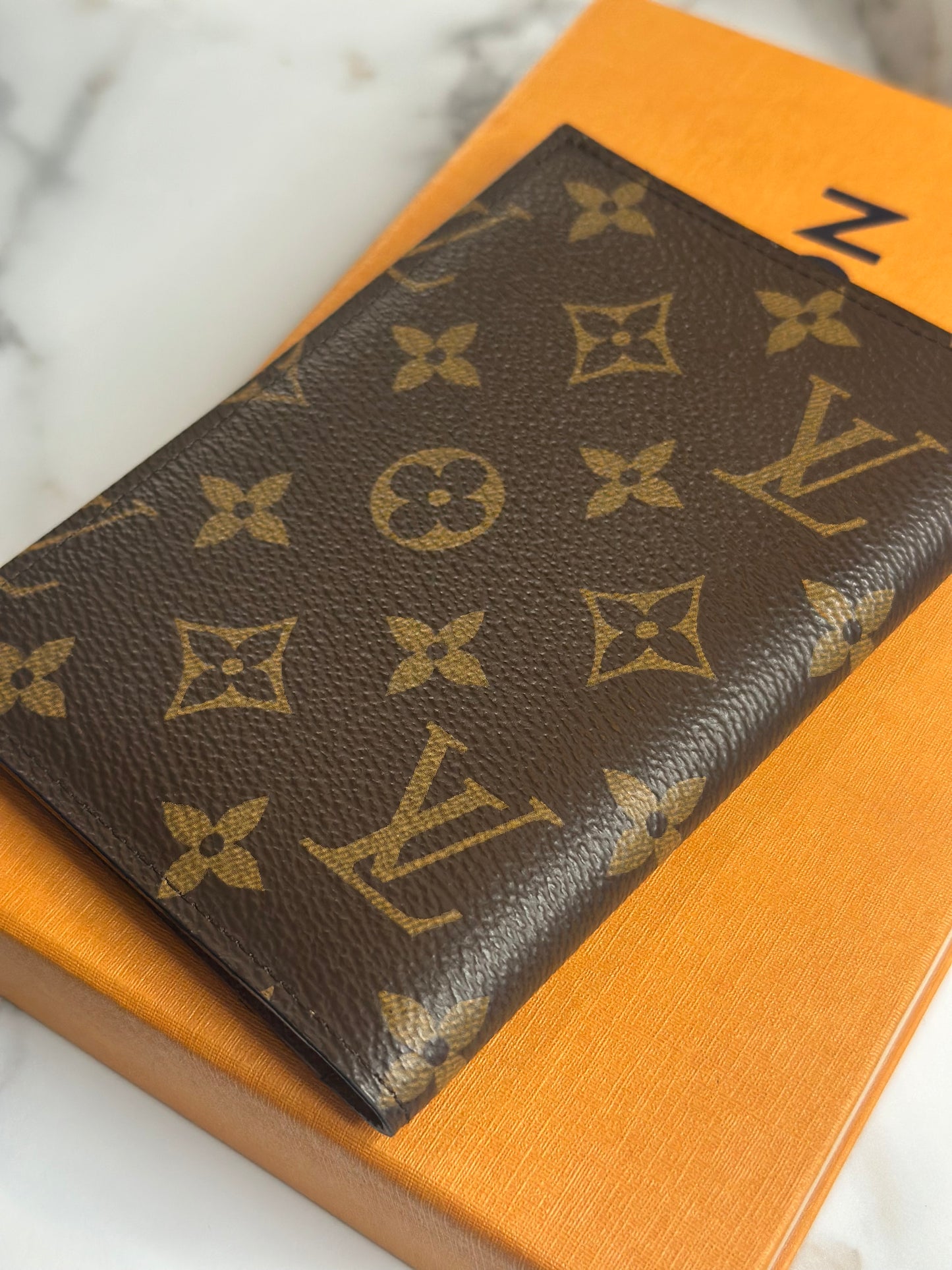Pre-owned Louis Vuitton Monogram Canvas Passport Holder