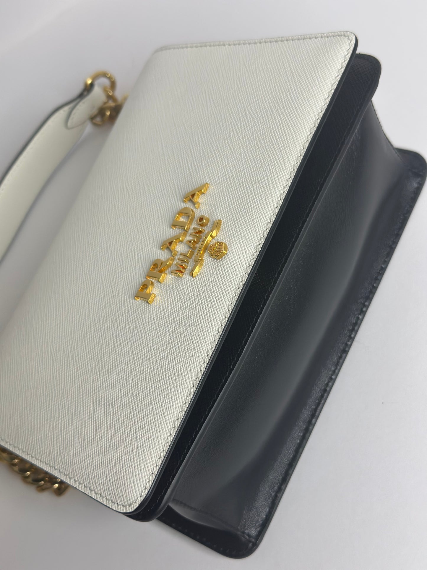 Pre-owned Prada white & black Saffiano leather crossbody