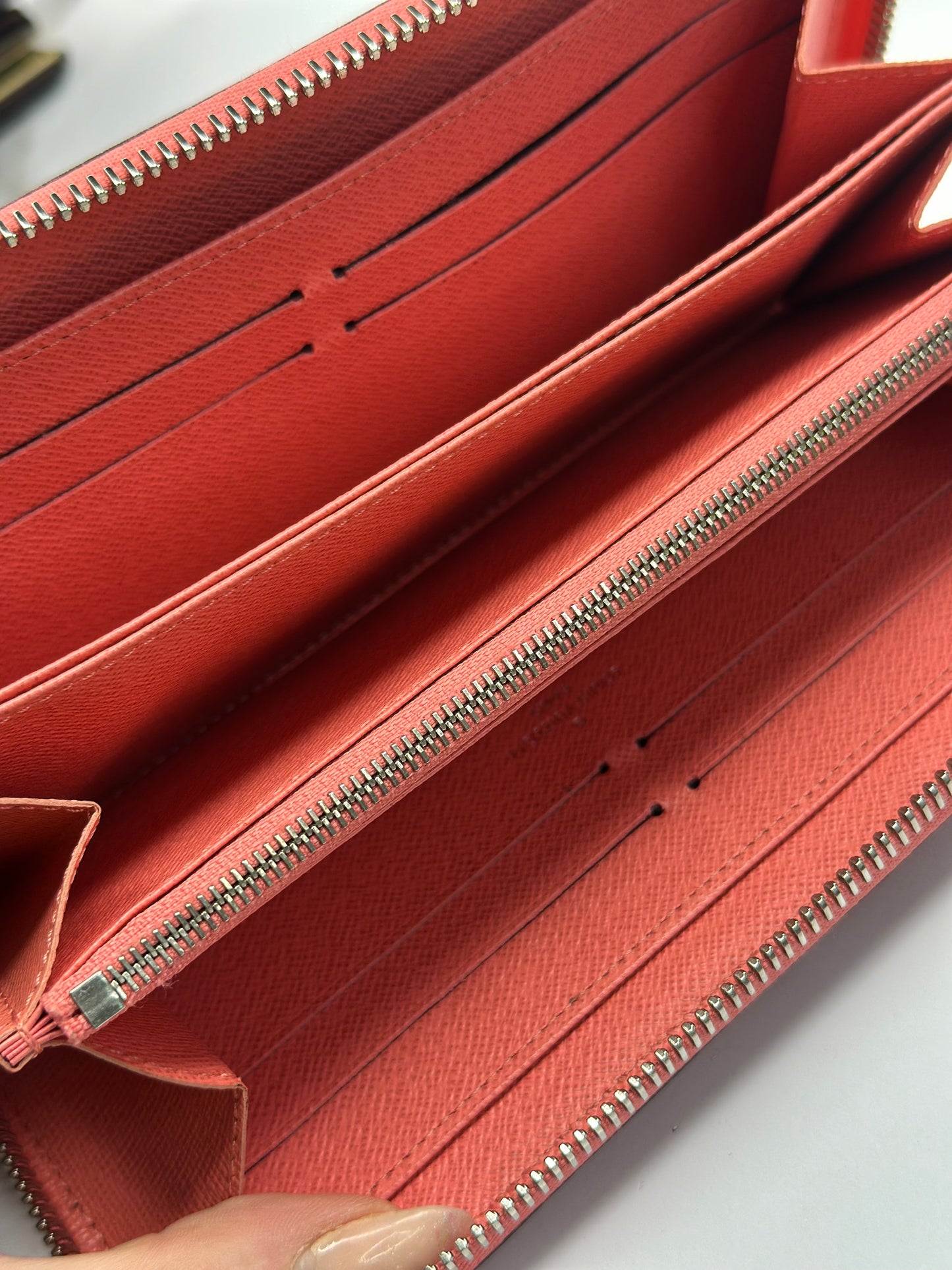 Pre-owned Louis Vuitton pink coral Epi leather zippy wallet