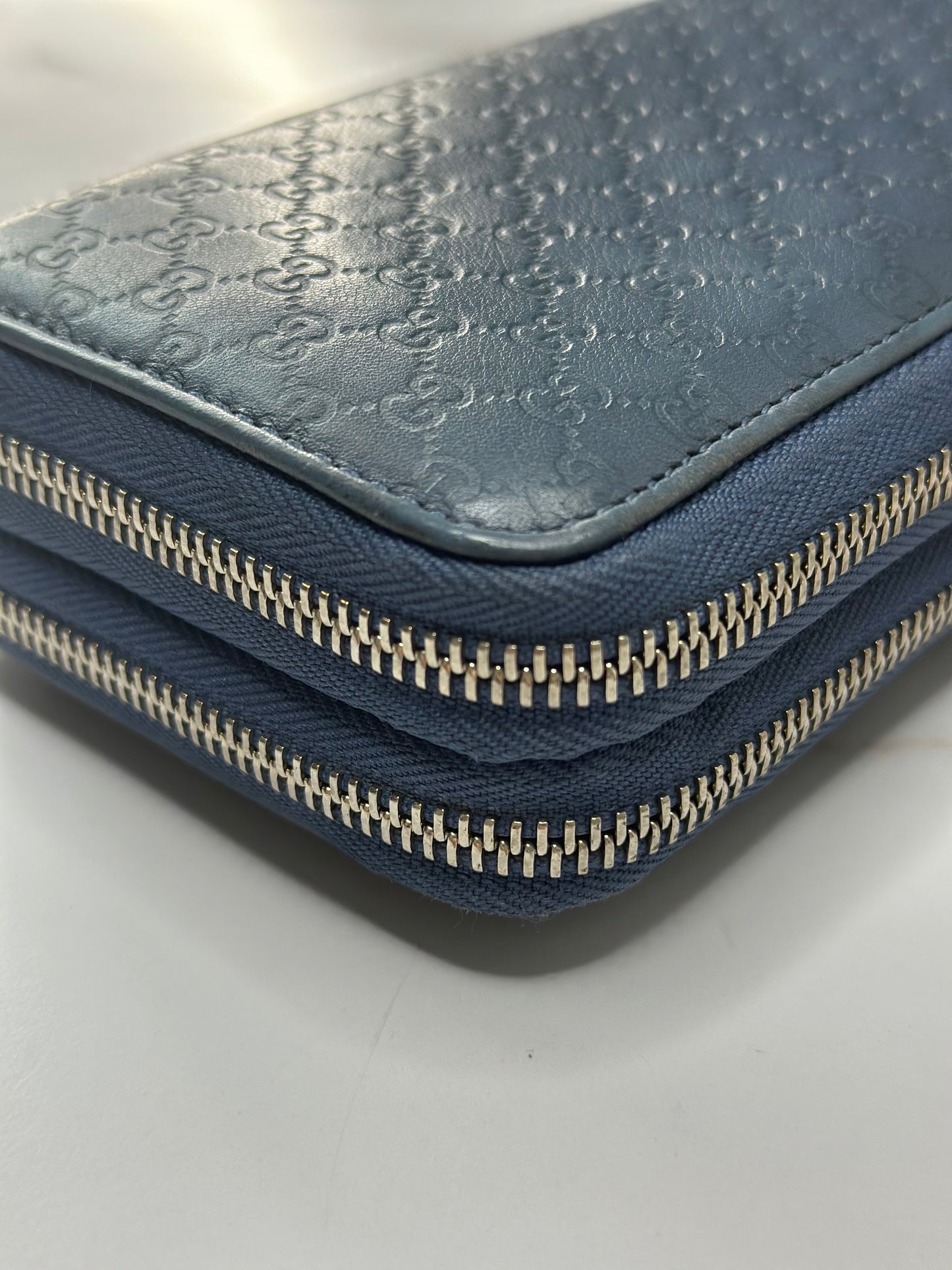 Pre-owned Gucci Microguccissima double zip-around wallet in blue leather