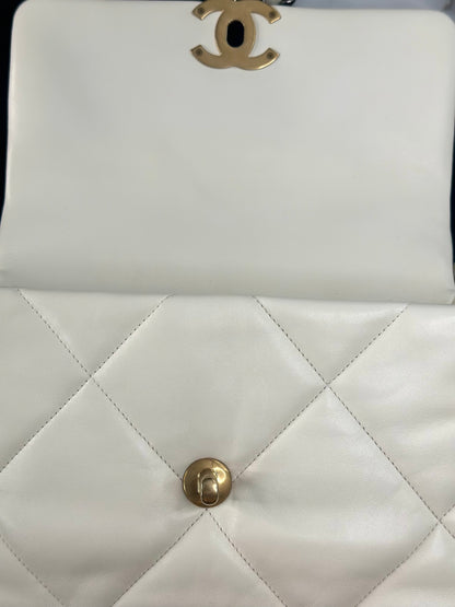 Pre-owned Chanel 19 medium white quilted lambskin microchipped Crossbody