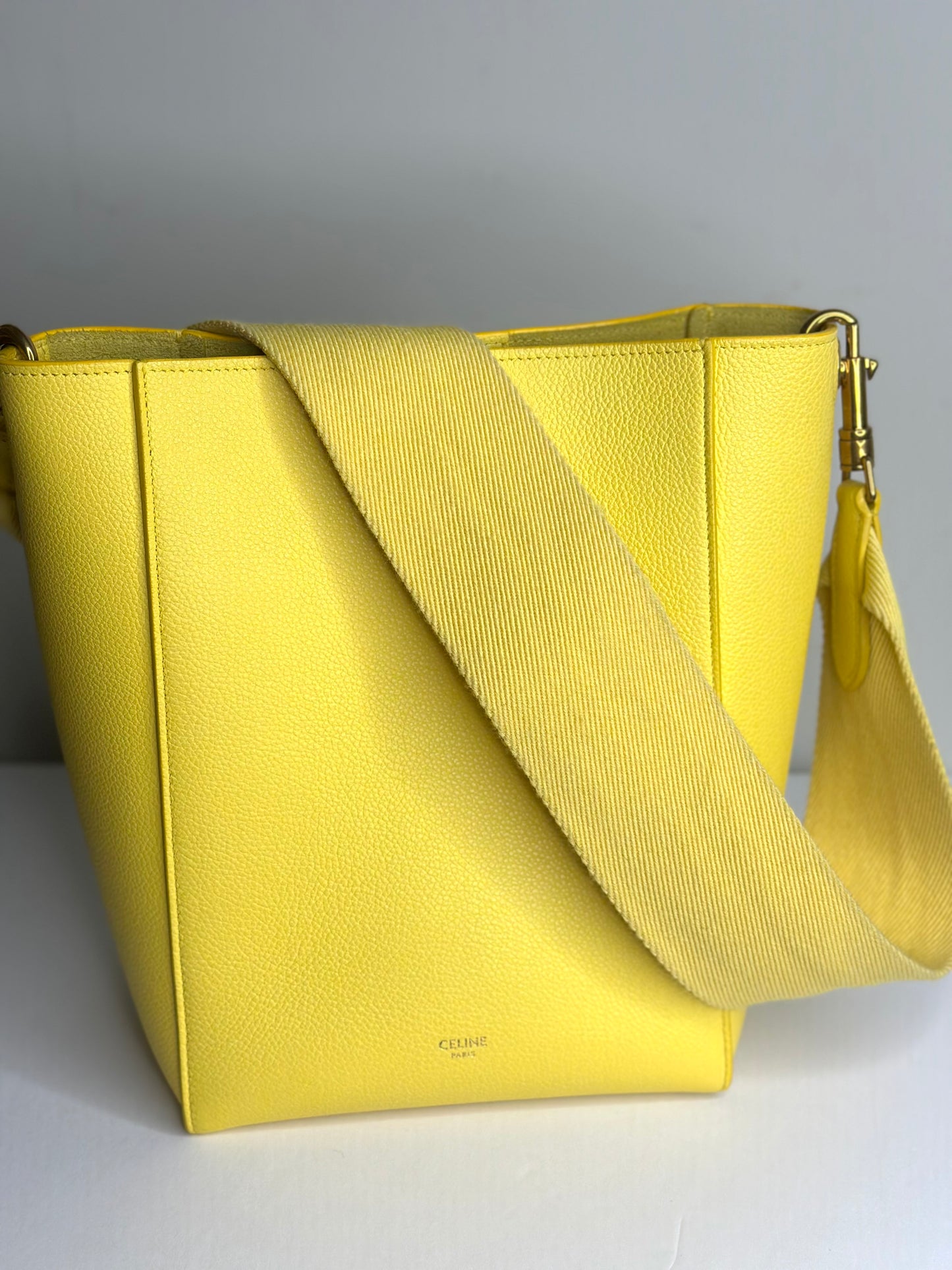 Pre-owned Celine Soft Grained yellow Calfskin Small Sangle Bucket Bag