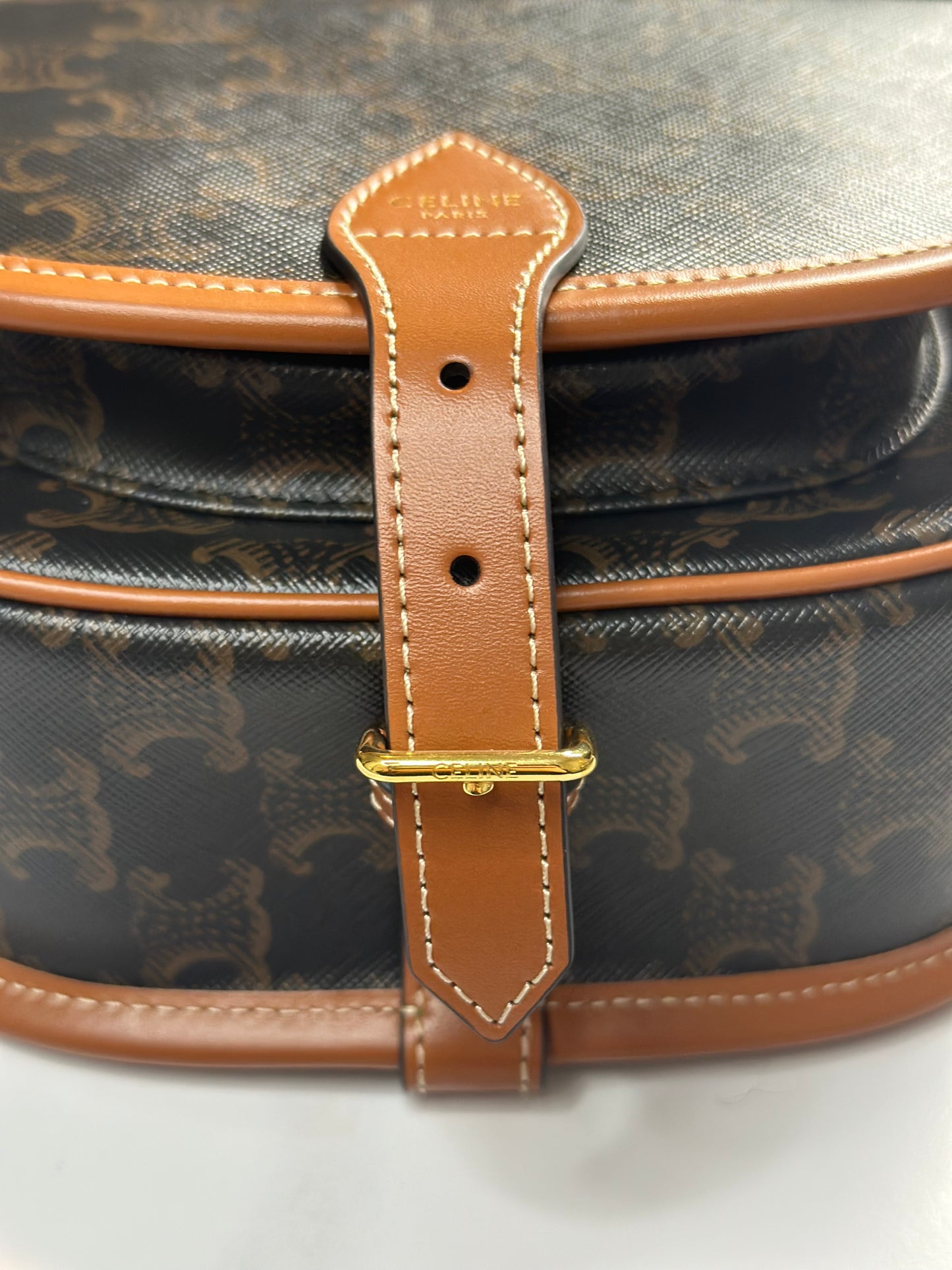 Pre-owned Celine FOLCO BAG IN TRIOMPHE CANVAS AND CALFSKIN
MEDIUM crossbody