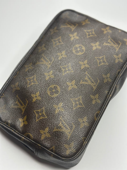 Pre-owned Louis Vuitton monogram canvas toiletry pouch 25