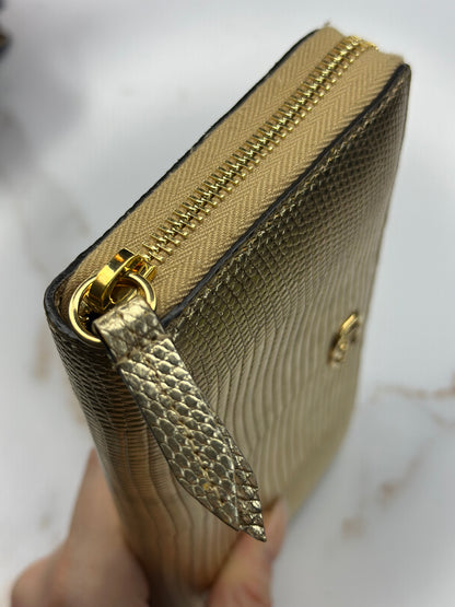Pre-owned Gucci GG Marmont gold textured leather zippy wallet