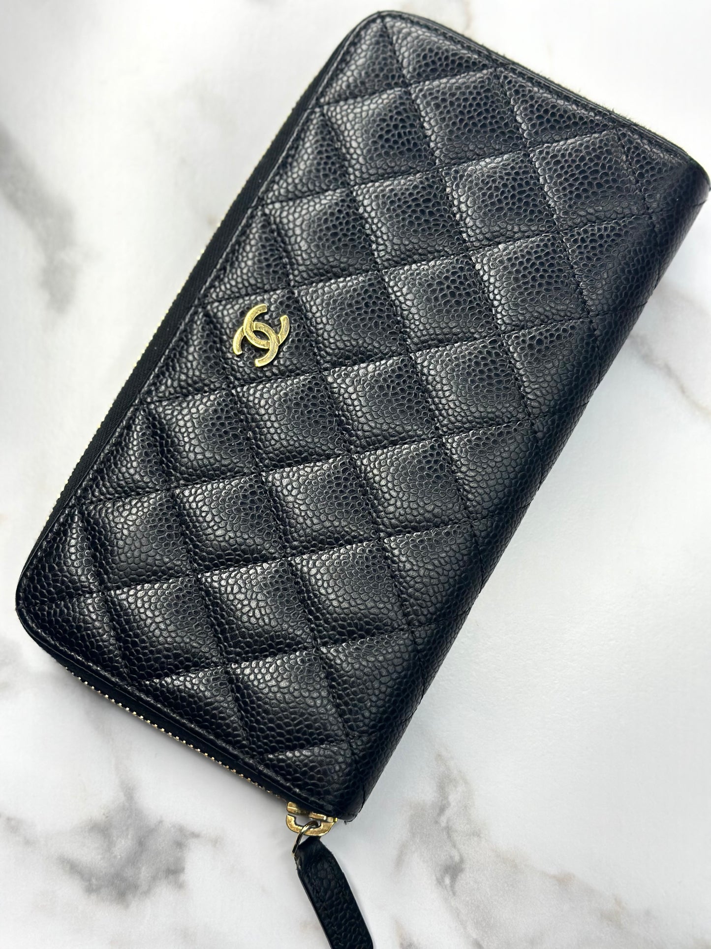 Pre-owned Chanel black caviar leather zippy wallet