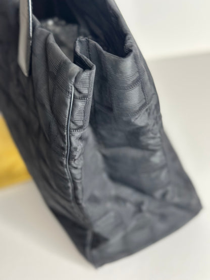 Pre-owned Chanel black nylon ￼medium travel line tote
