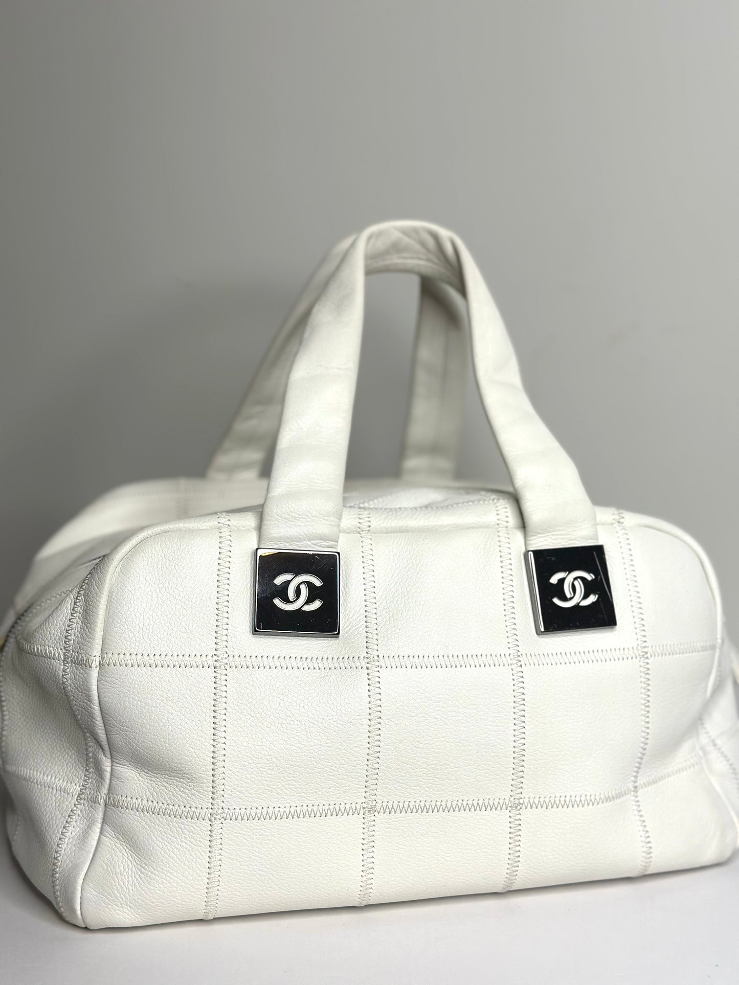 Pre-owned Chanel white calfskin leather LAX bowler bag