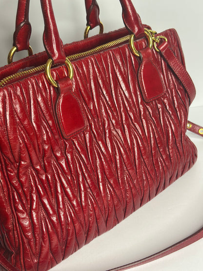 Pre-owned Miu Miu Matelassé 2-way bauletto tote bag in red leather with gold-tone hardware
