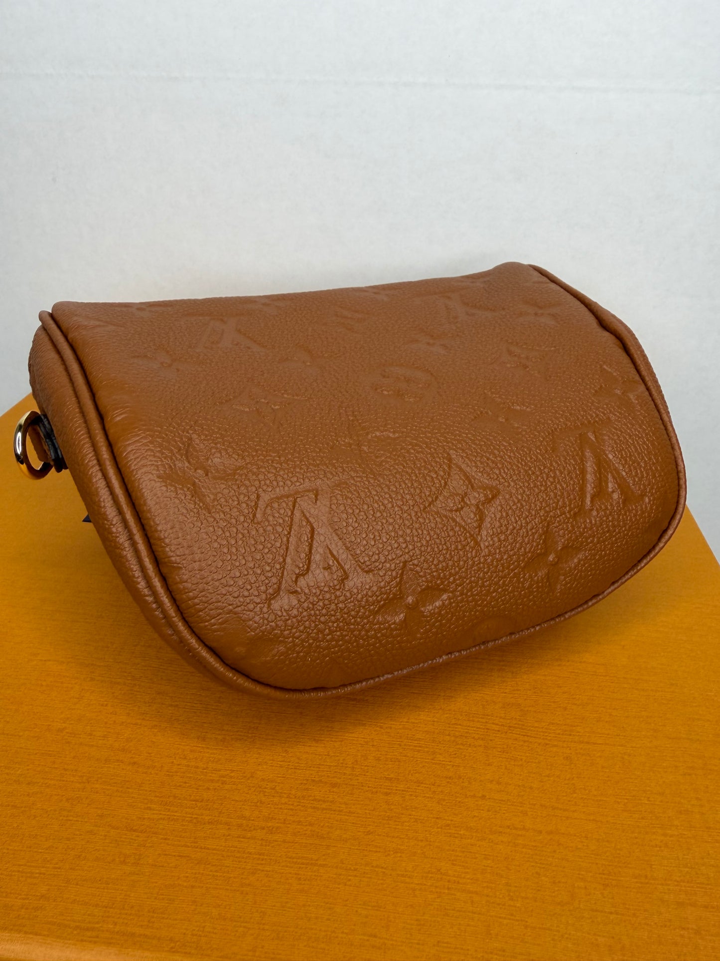 Pre-Owned Louis Vuitton Cognac empriente leather mini bumbag