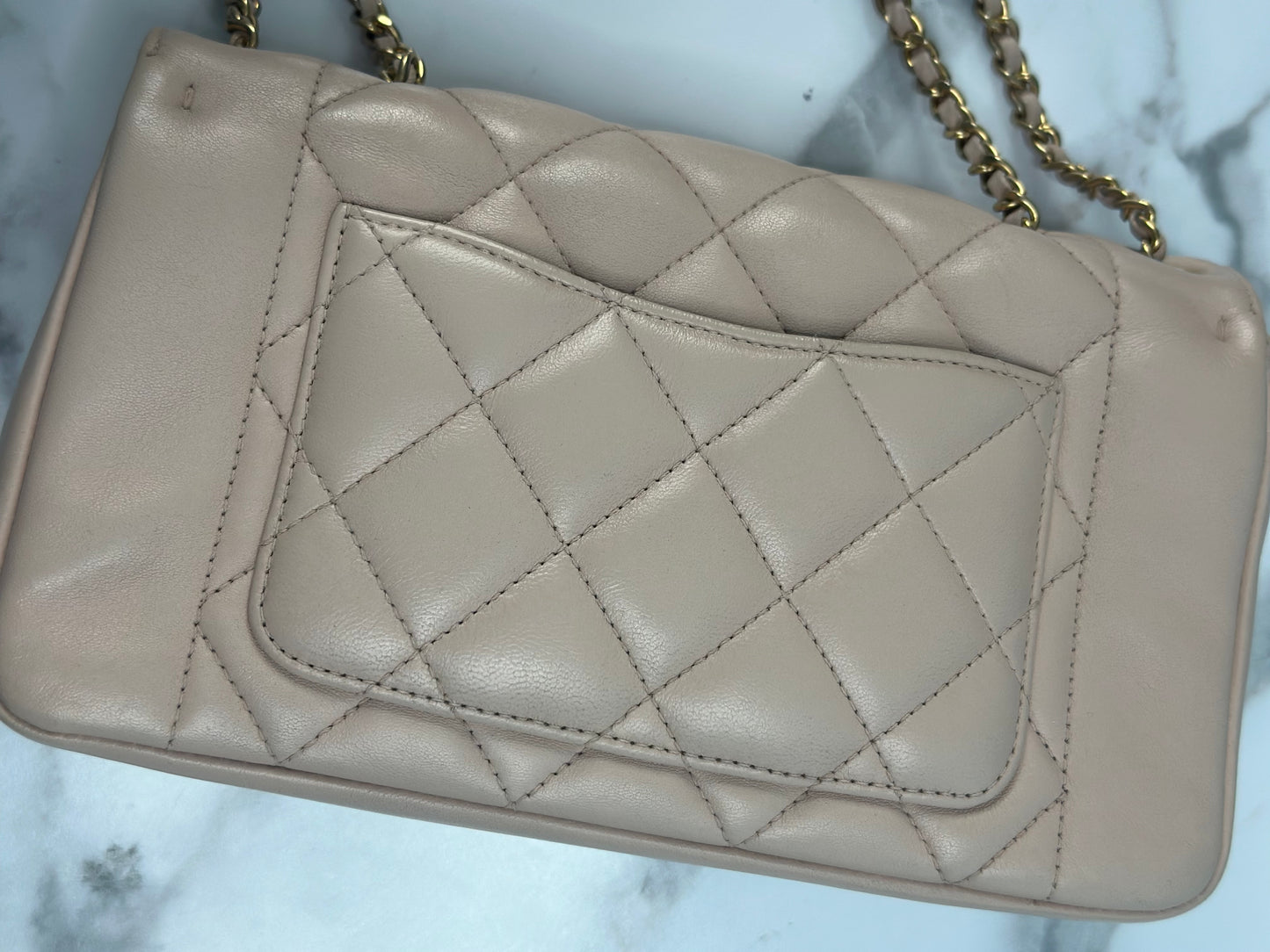 Pre-owned Chanel Diana nude pink Lambskin & calfskin leather shoulder bag
