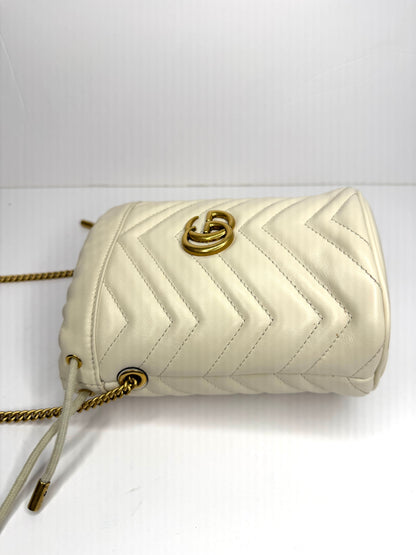 Pre-owned Gucci GG Marmont white matalasse leather mini bucket bag