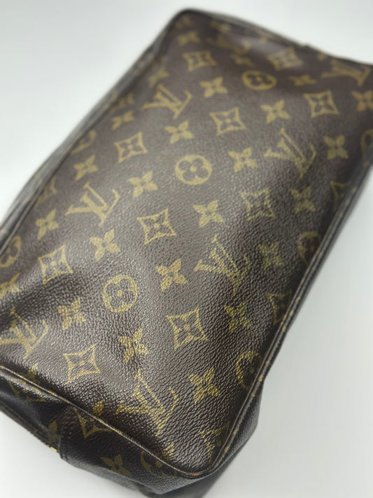 Pre-owned Louis Vuitton monogram canvas toiletry 28