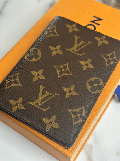 Pre-owned Louis Vuitton Monogram Canvas Passport Holder