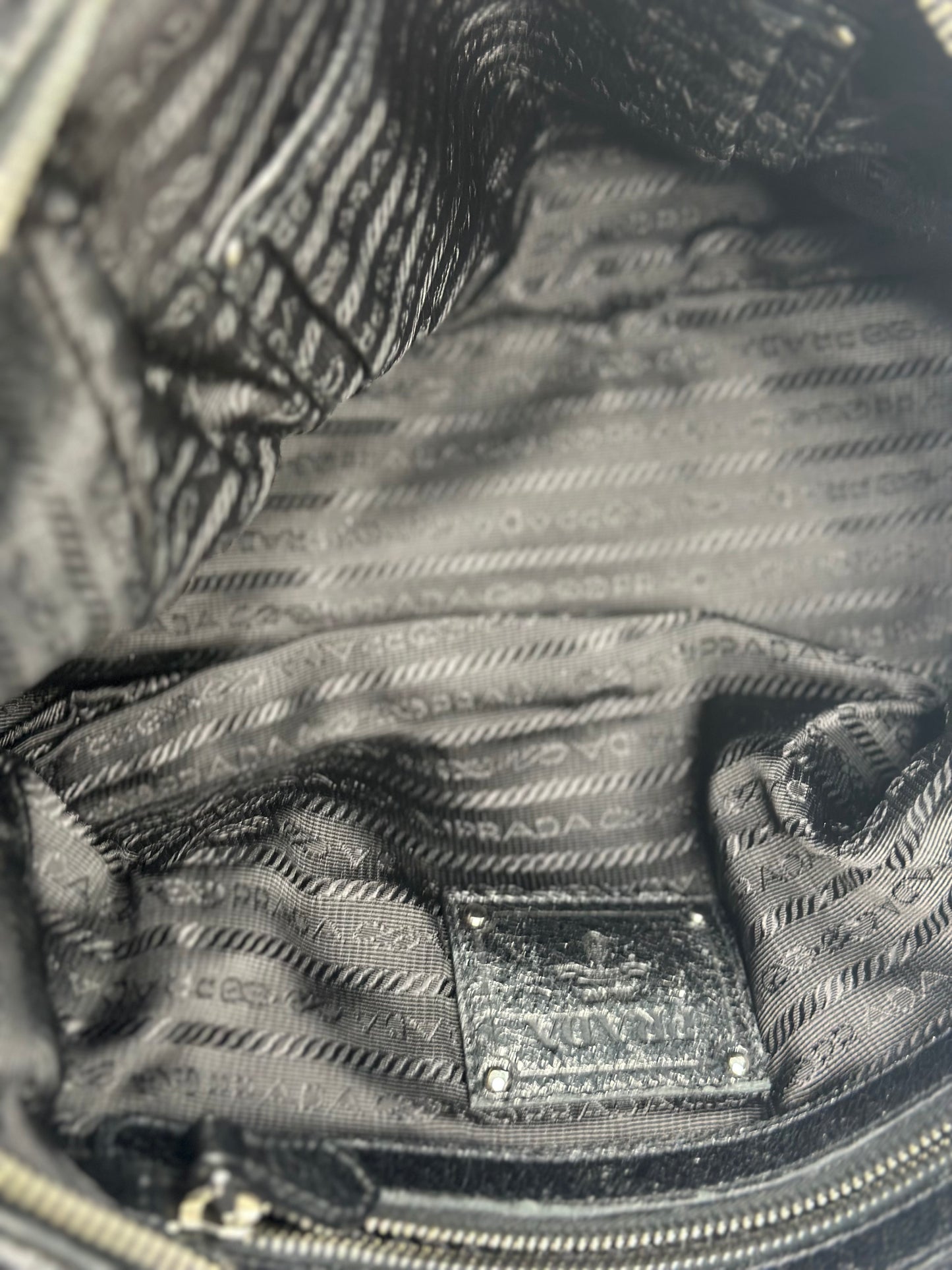 Pre-owned Prada Cervo Lux leather chain shoulder bag with a pebbled texture and silver-tone