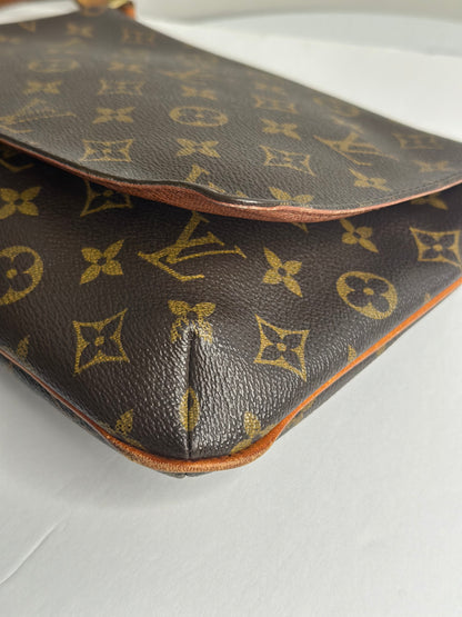 Pre-owned Louis Vuitton monogram canvas musette tango short strap