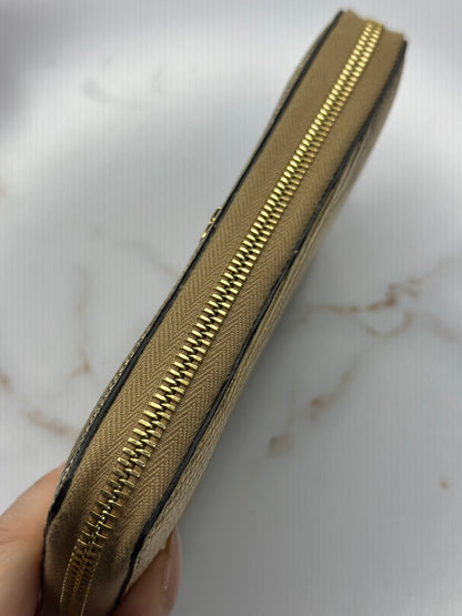 Pre-owned Gucci GG Marmont gold textured leather zippy wallet