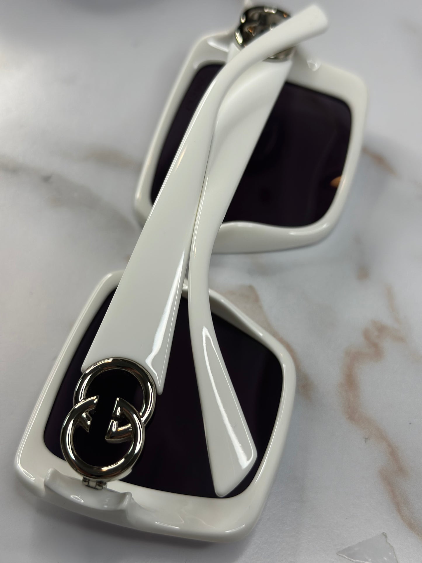 Pre-owned Gucci white sunglasses in interlocking silver logo