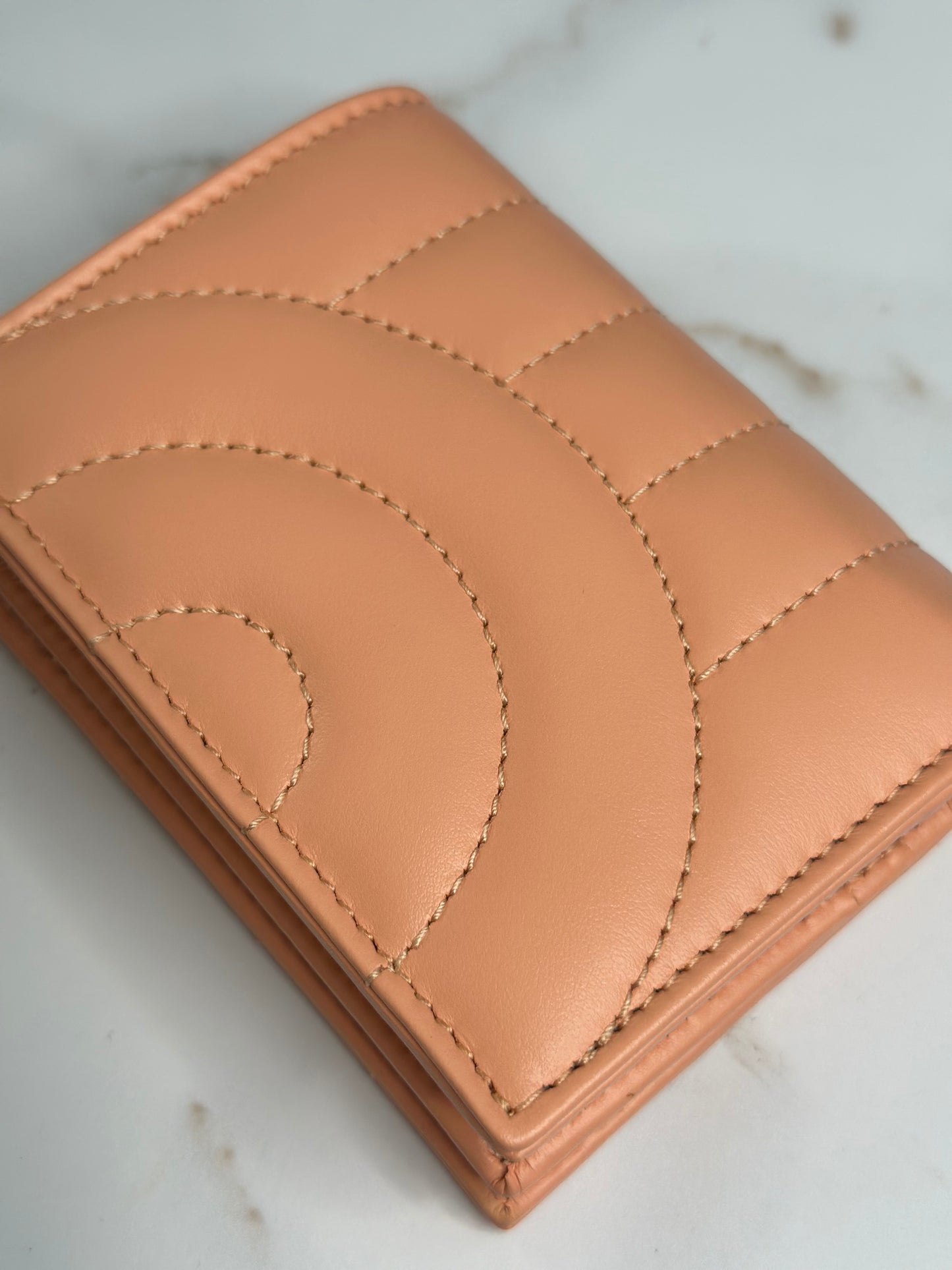 Pre-owned Gucci GG coral matalasse leather compact wallet